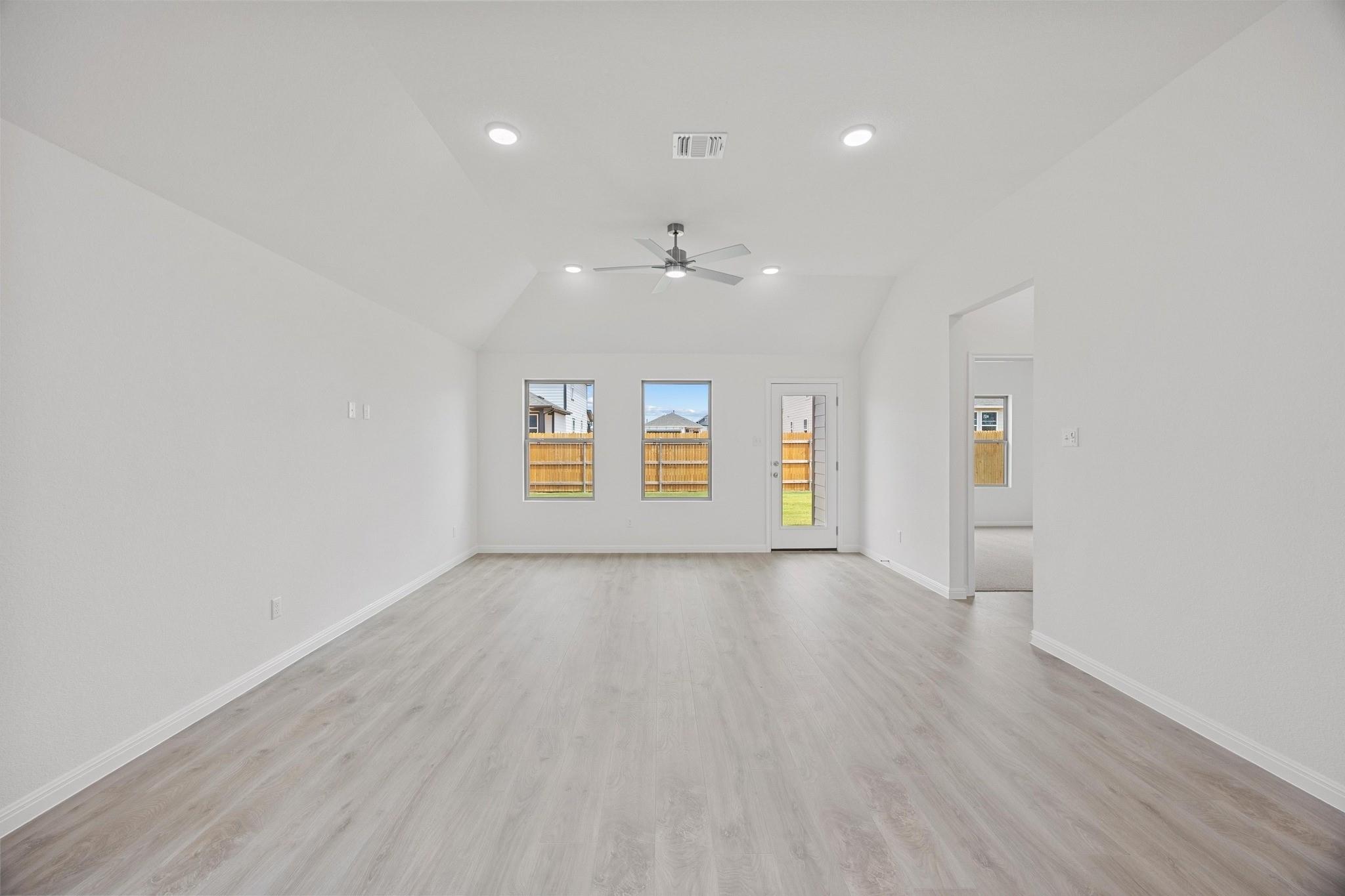 327 Bendecido Loop, Elgin, TX 78621