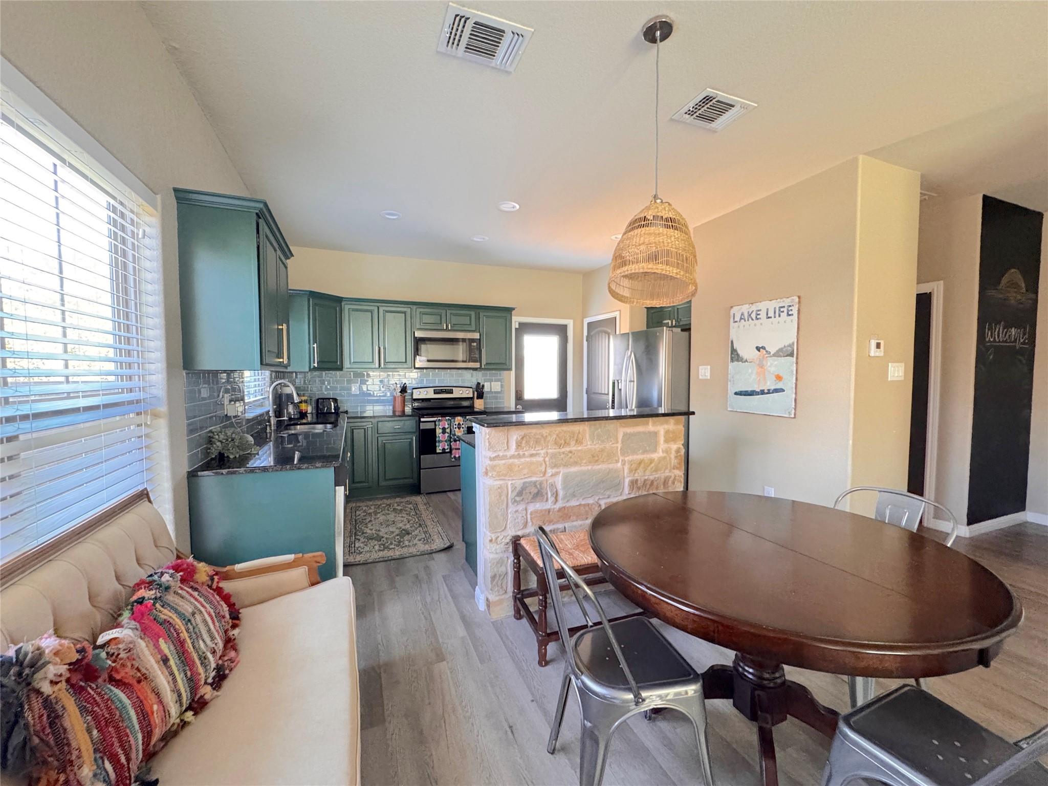 1009 Eagle Flight Dr, Canyon Lake, TX 78133