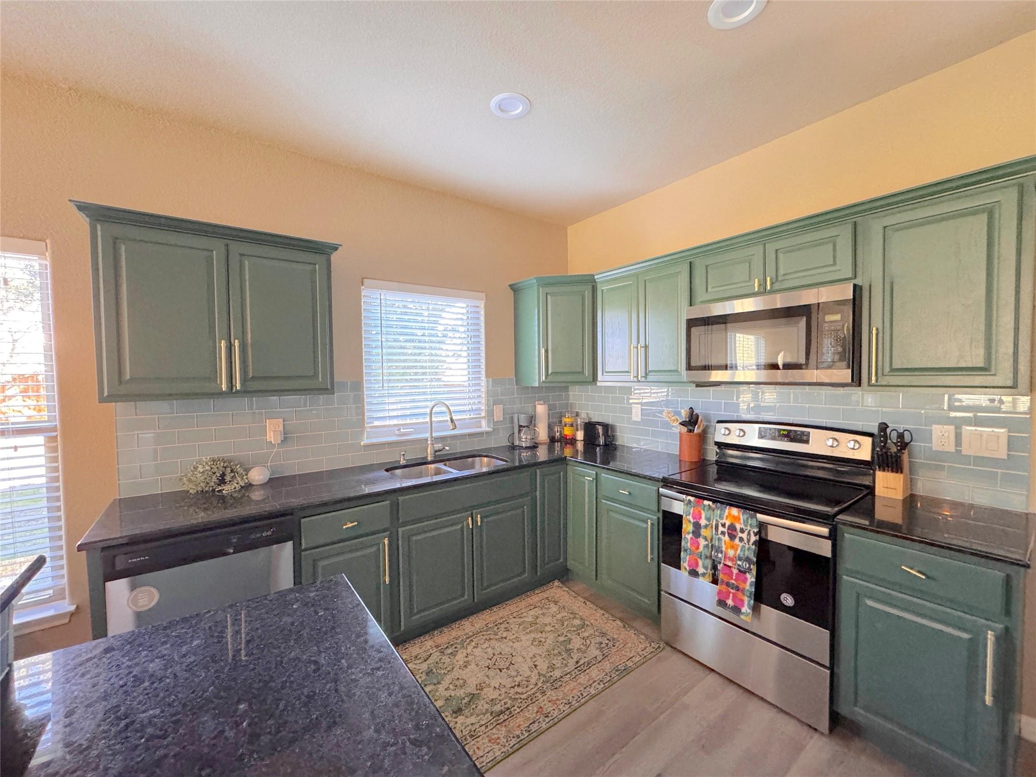 1009 Eagle Flight Dr, Canyon Lake, TX 78133