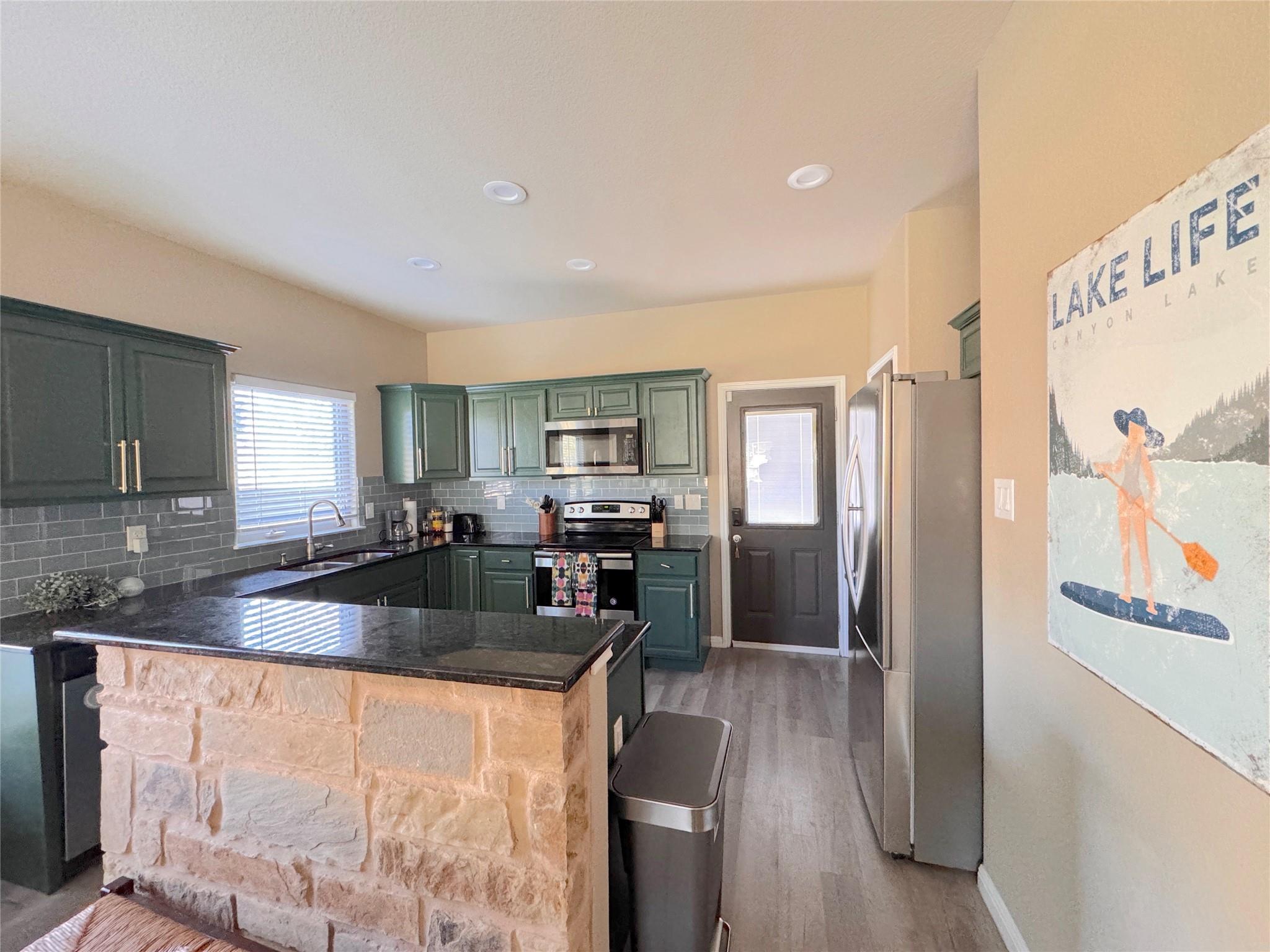1009 Eagle Flight Dr, Canyon Lake, TX 78133