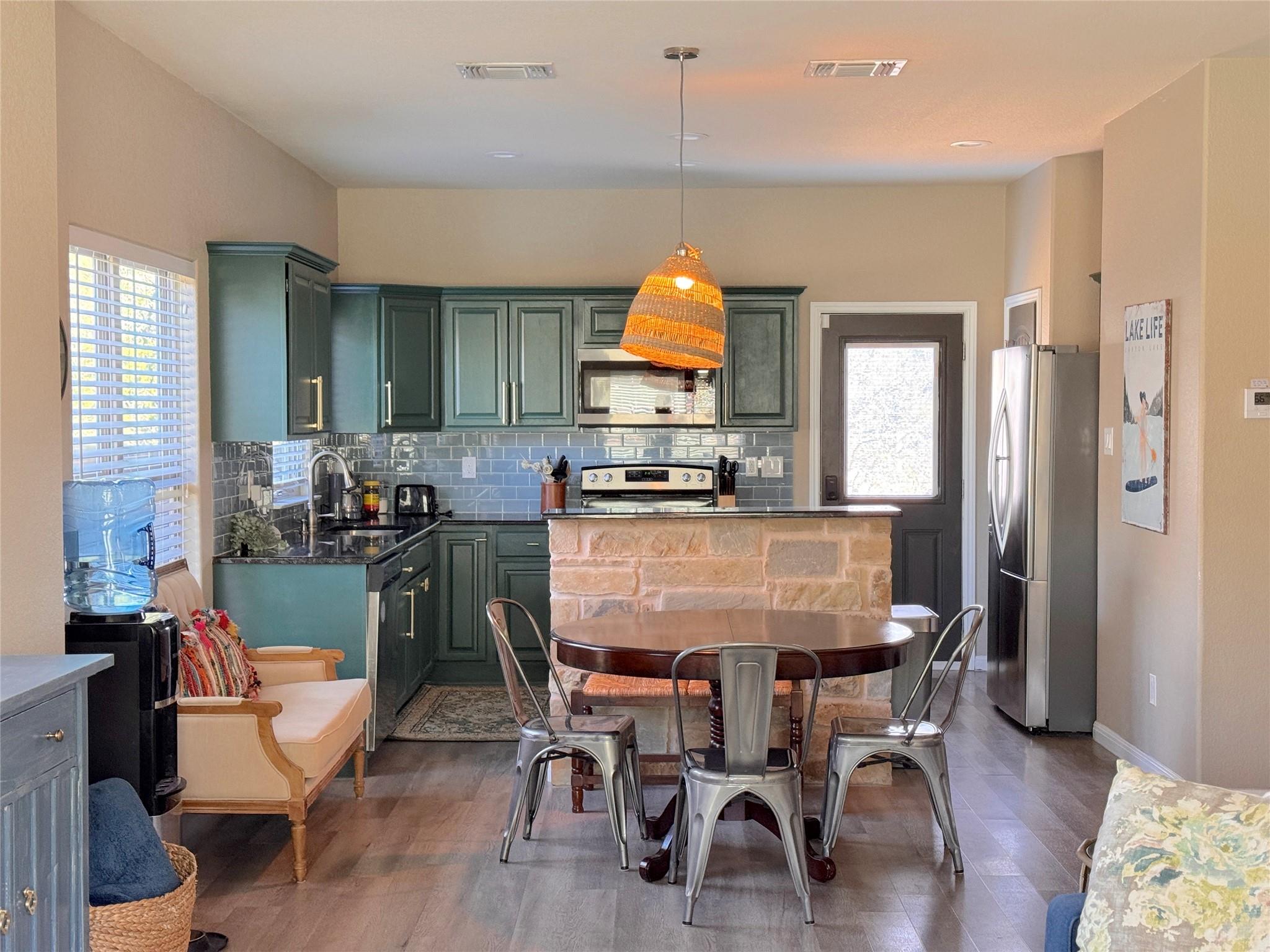 1009 Eagle Flight Dr, Canyon Lake, TX 78133