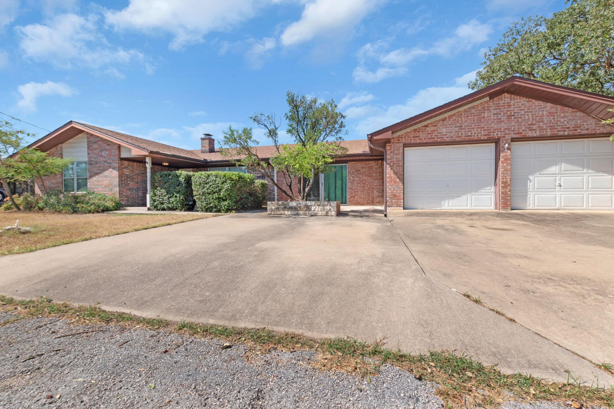 2025 Forest Trl, Kingsland, TX 78639