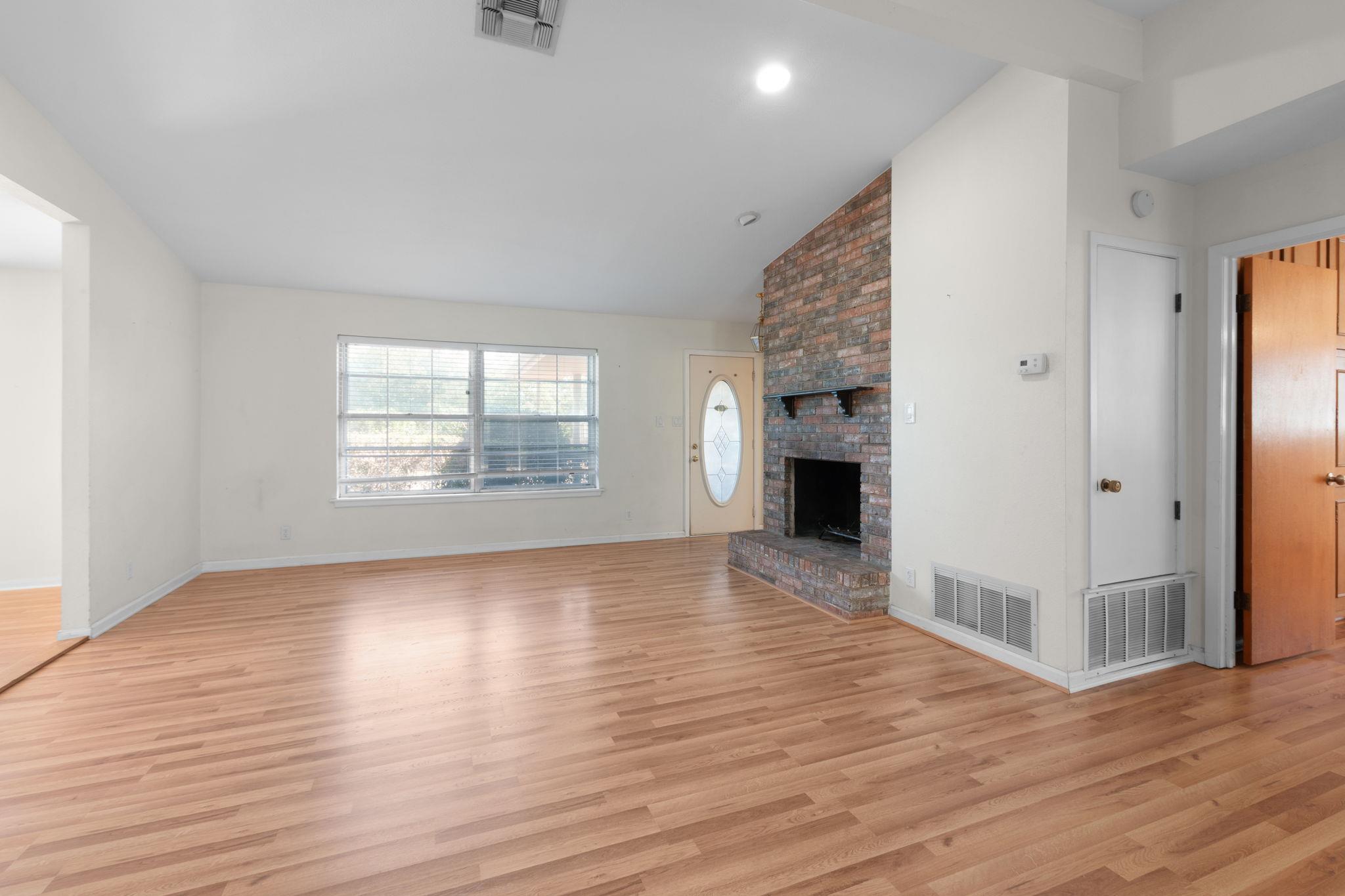 2025 Forest Trl, Kingsland, TX 78639