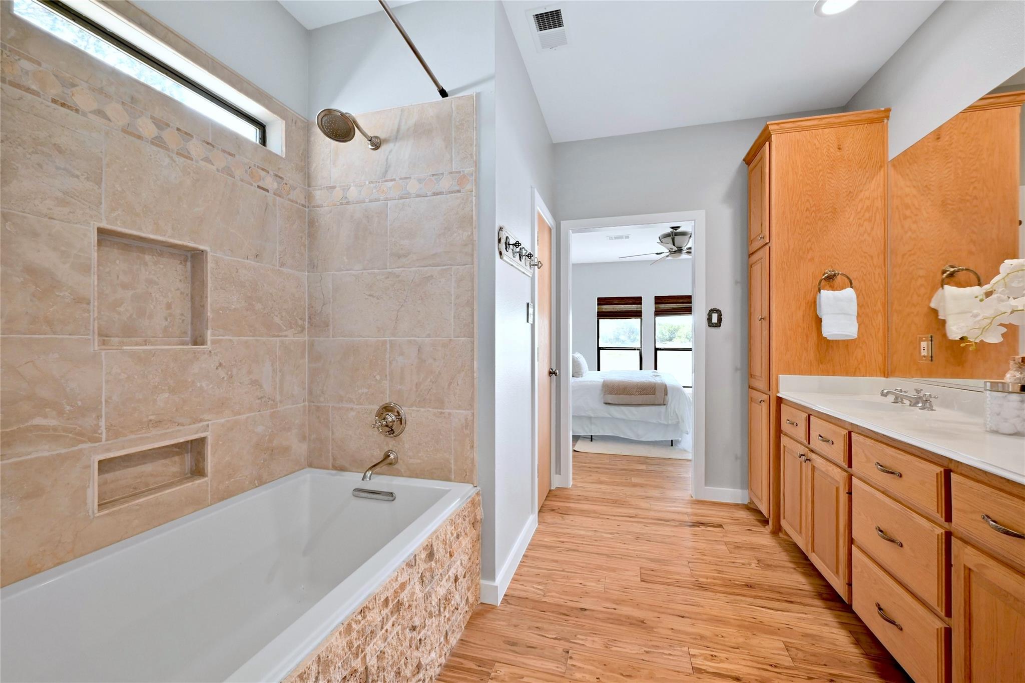111 Ridge Harbor Dr, Spicewood, TX 78669