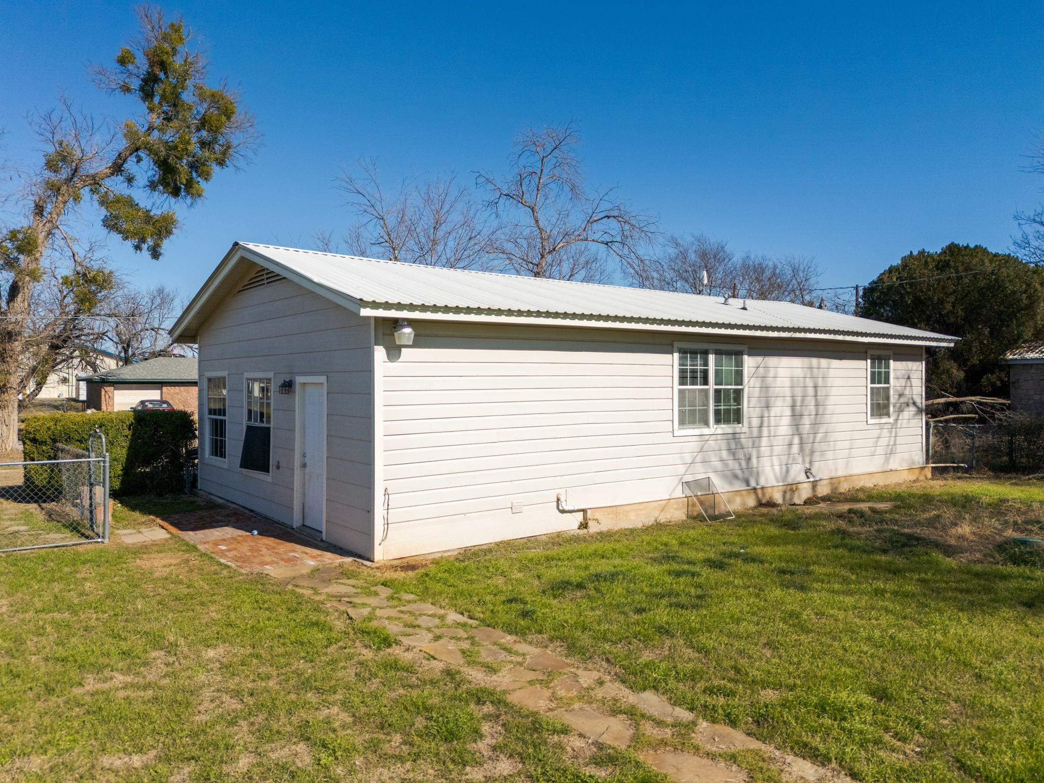 240 Orchard St, Kempner, TX 76539