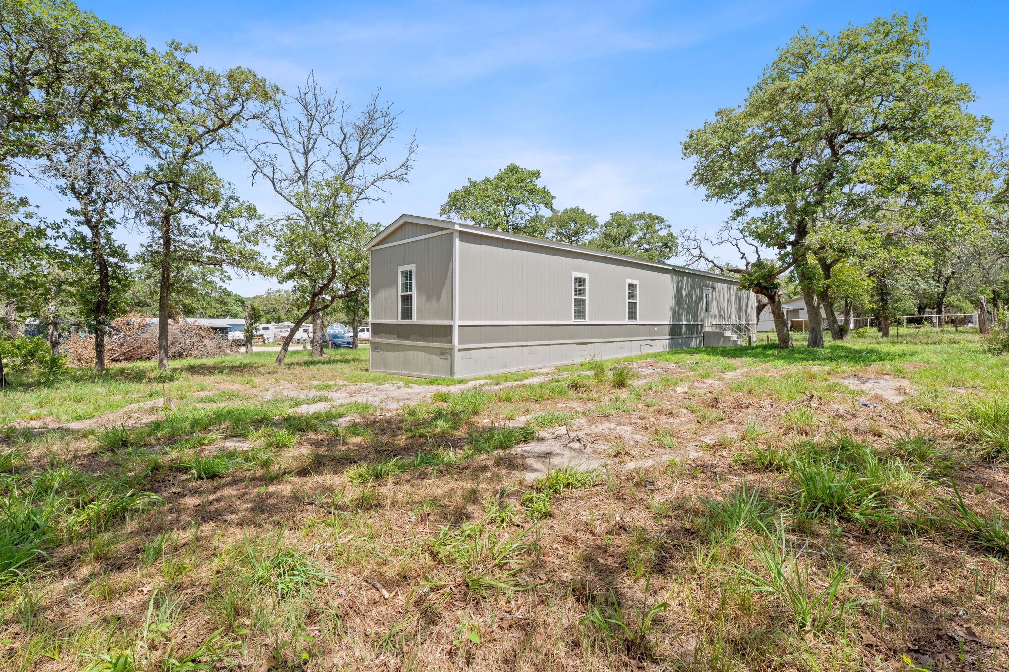 130 Leaning Oaks Cir, Seguin, TX 78155