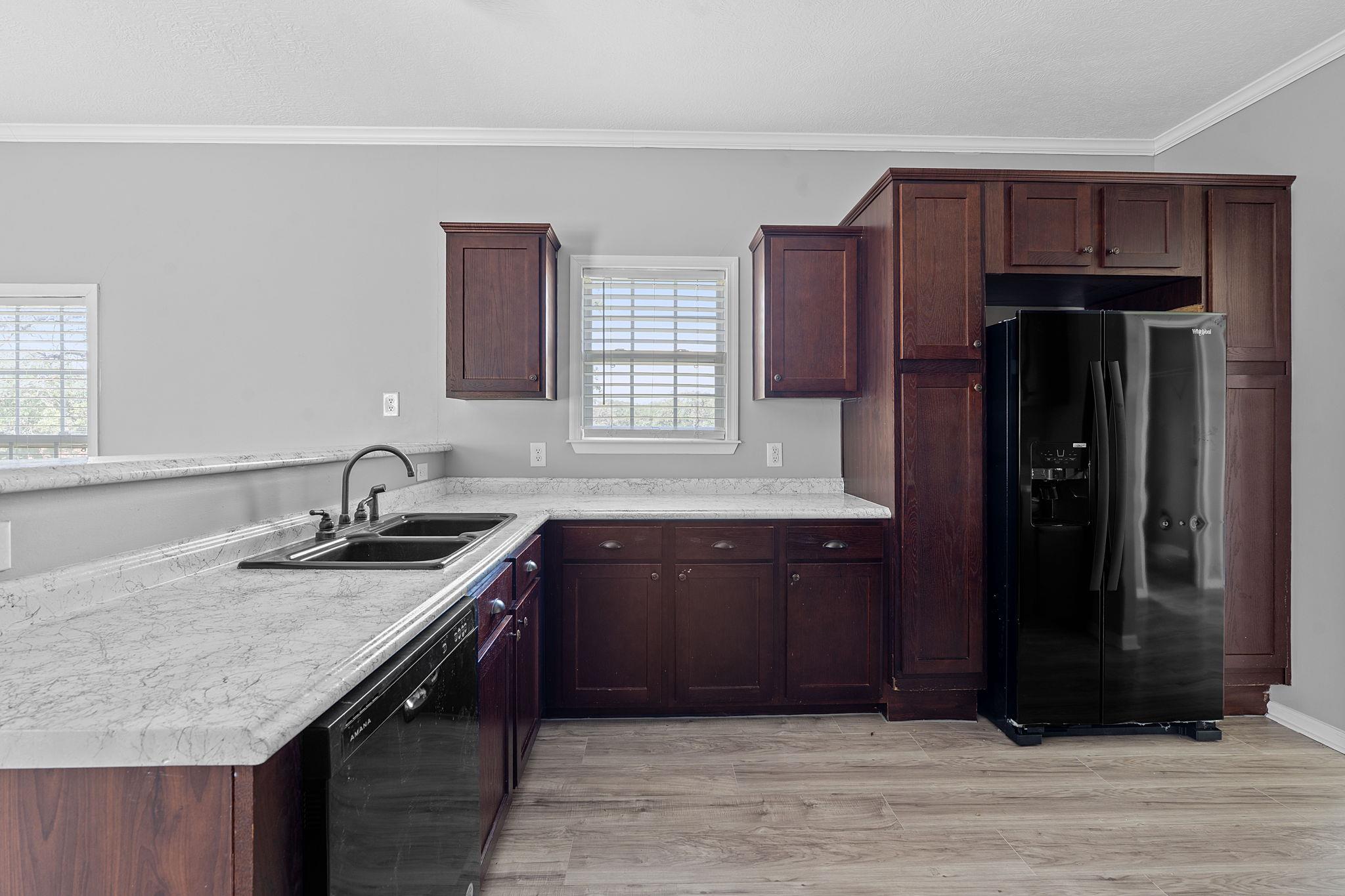 130 Leaning Oaks Cir, Seguin, TX 78155