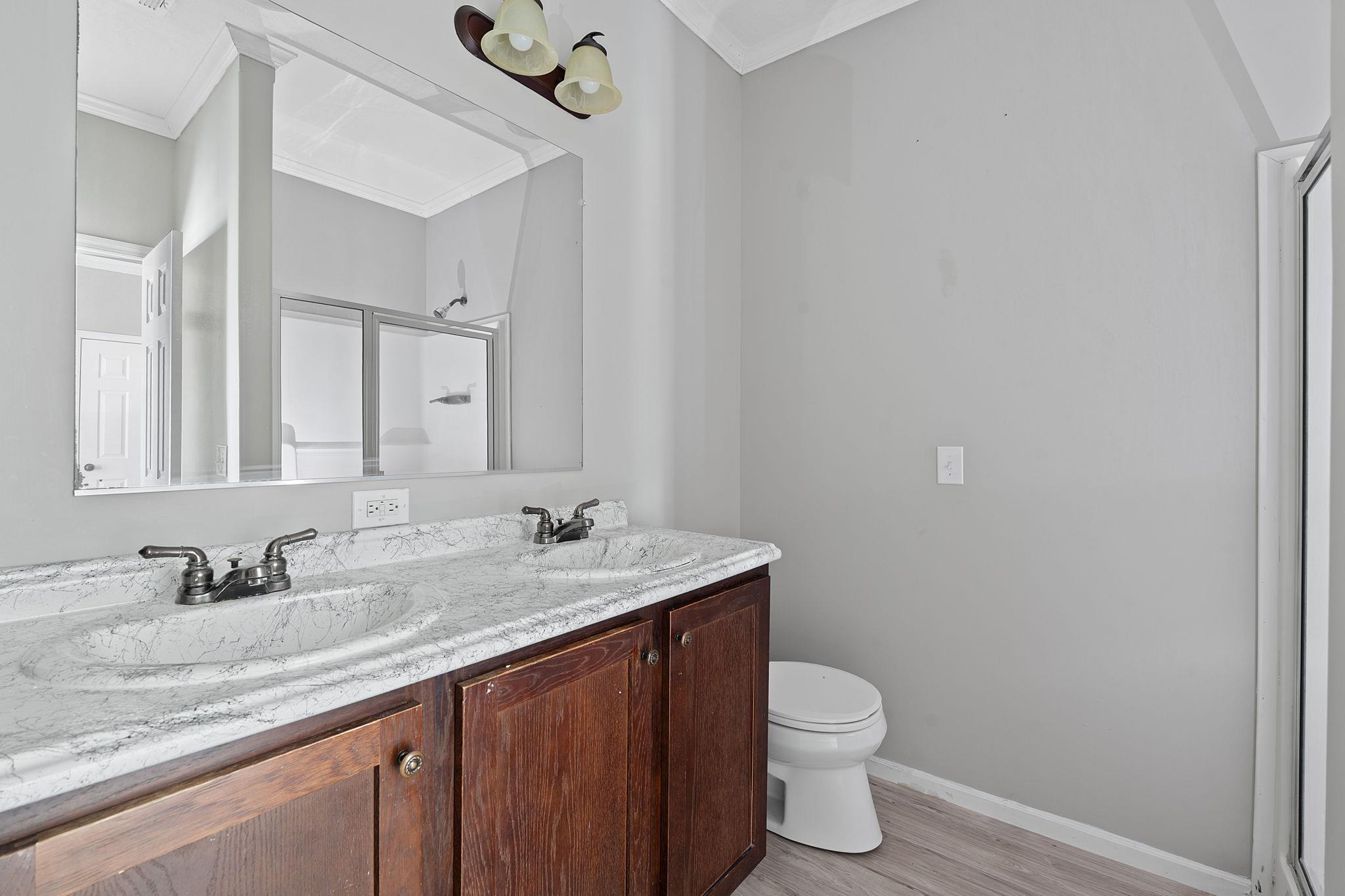 130 Leaning Oaks Cir, Seguin, TX 78155