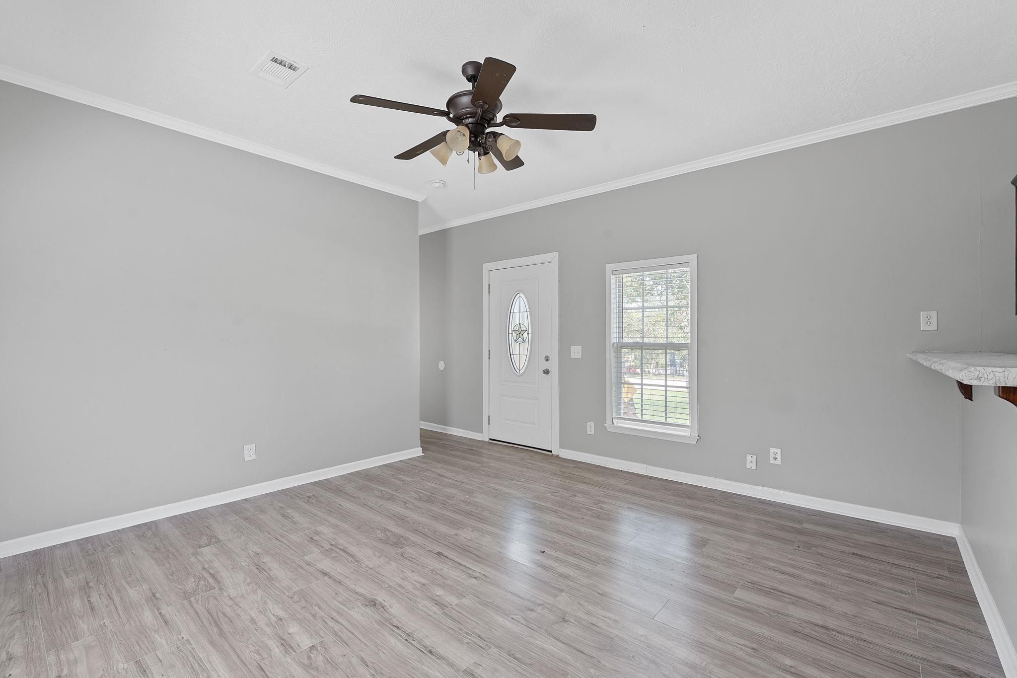 130 Leaning Oaks Cir, Seguin, TX 78155