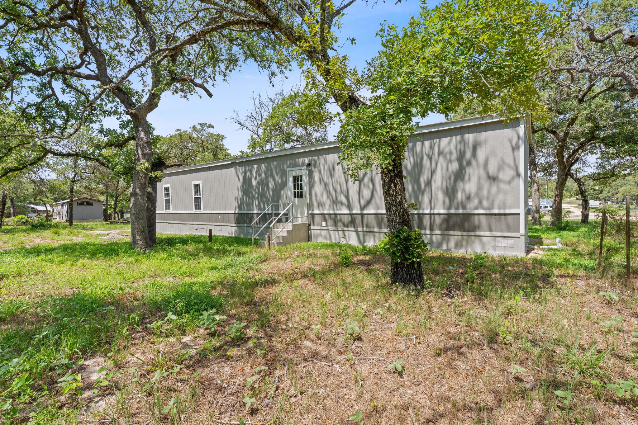 130 Leaning Oaks Cir, Seguin, TX 78155
