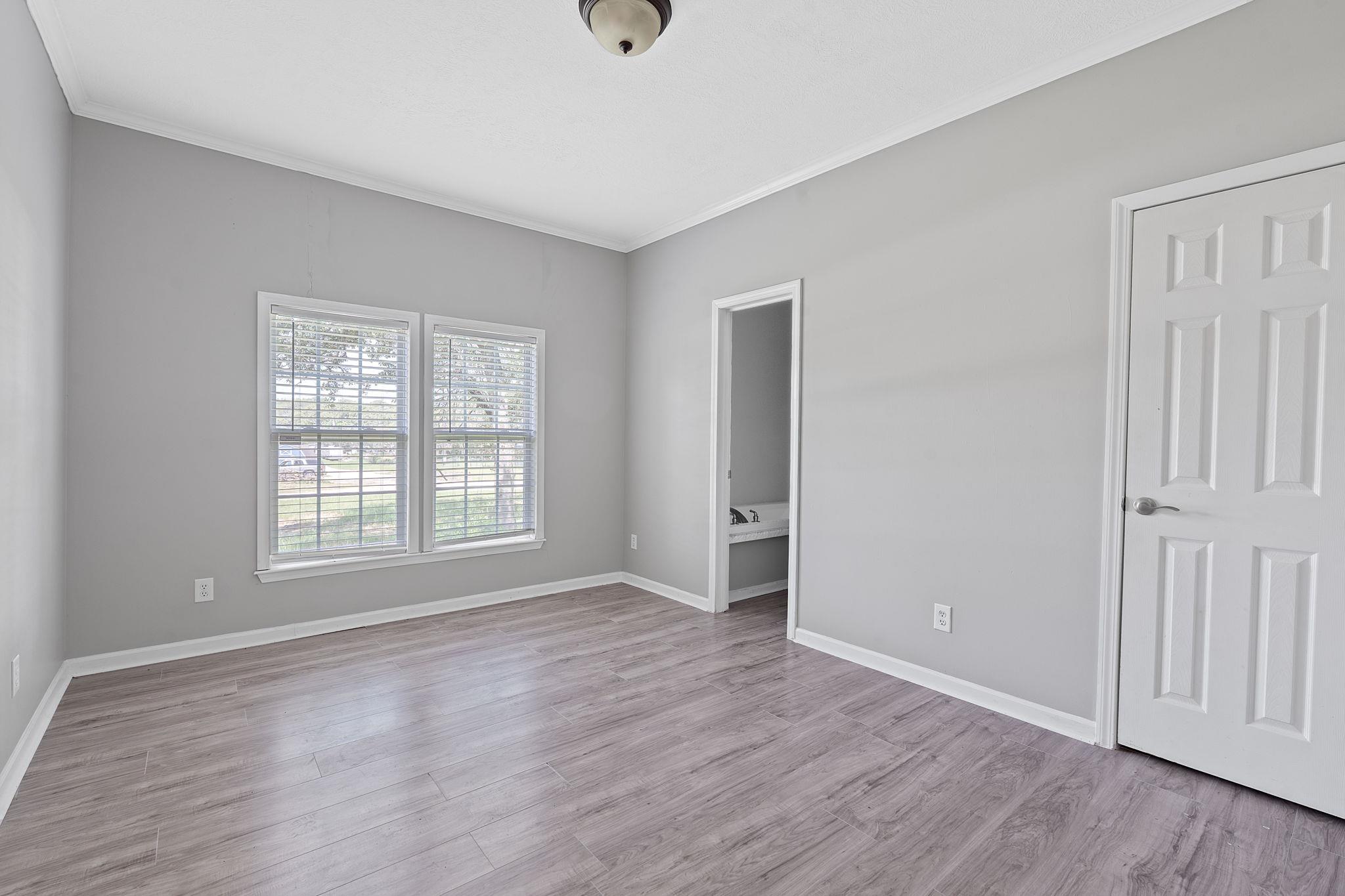 130 Leaning Oaks Cir, Seguin, TX 78155