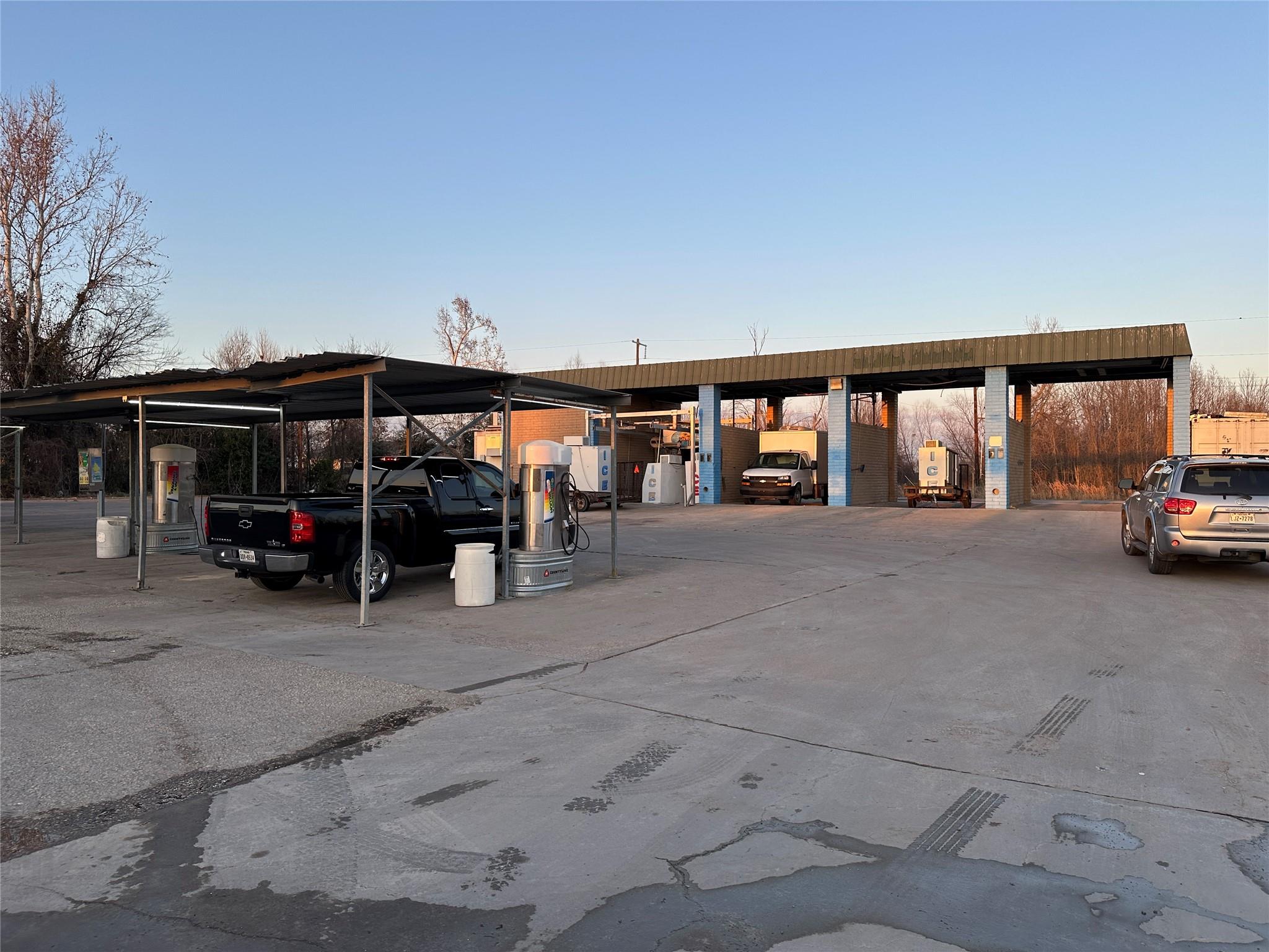 1806 N Main St, Taylor, TX 76574