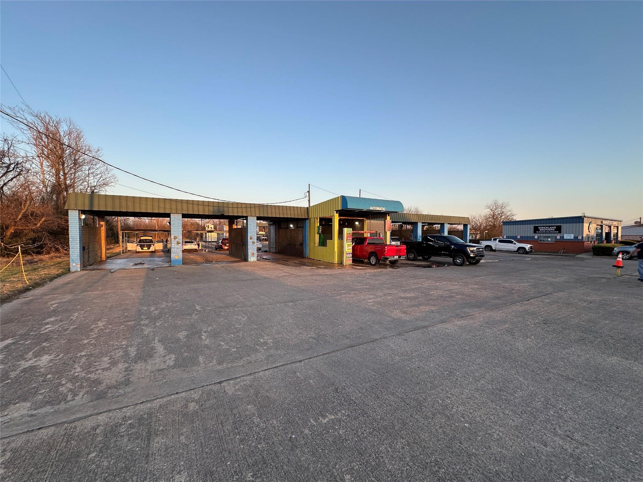 1806 N Main St, Taylor, TX 76574