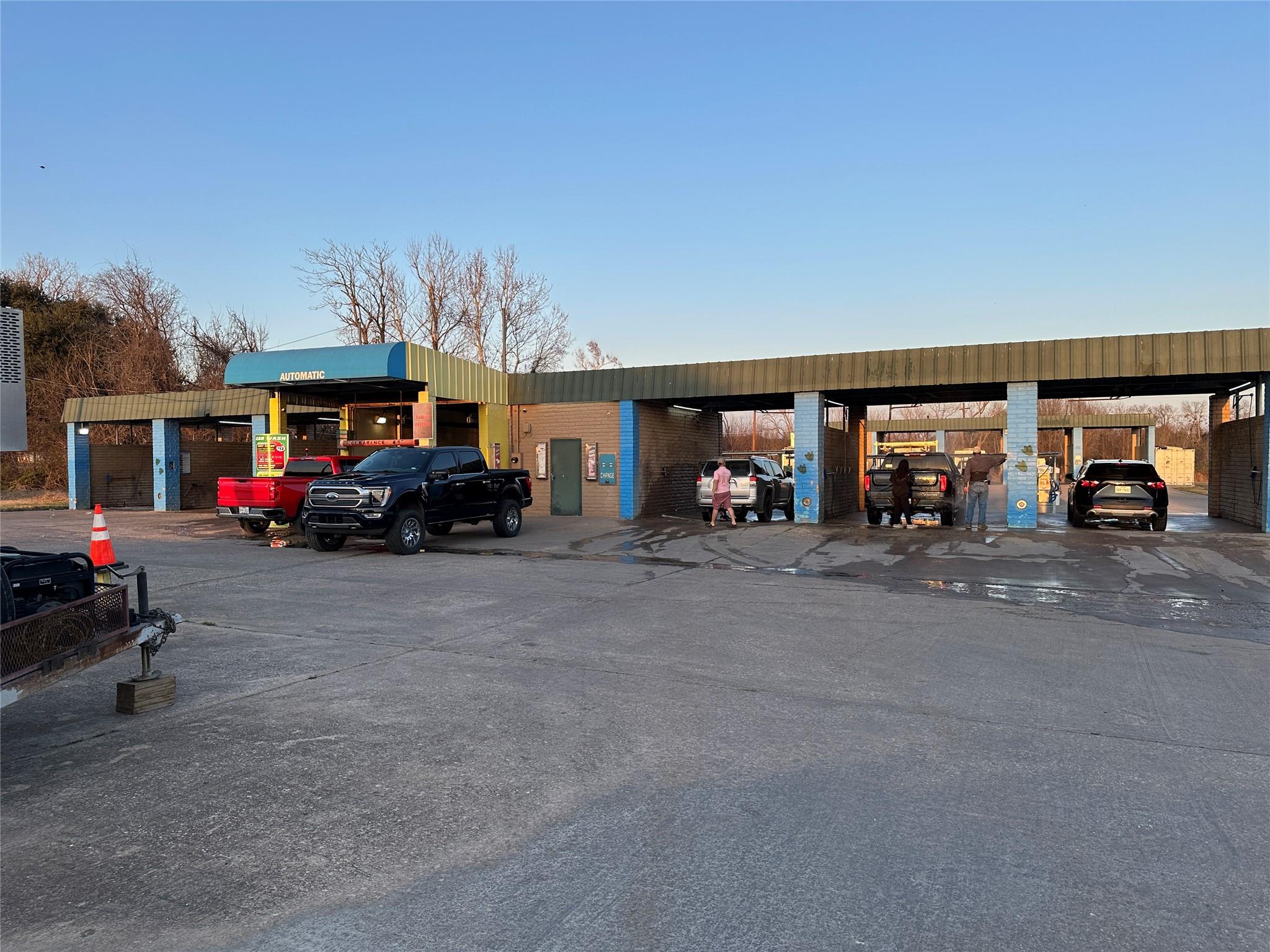 1806 N Main St, Taylor, TX 76574