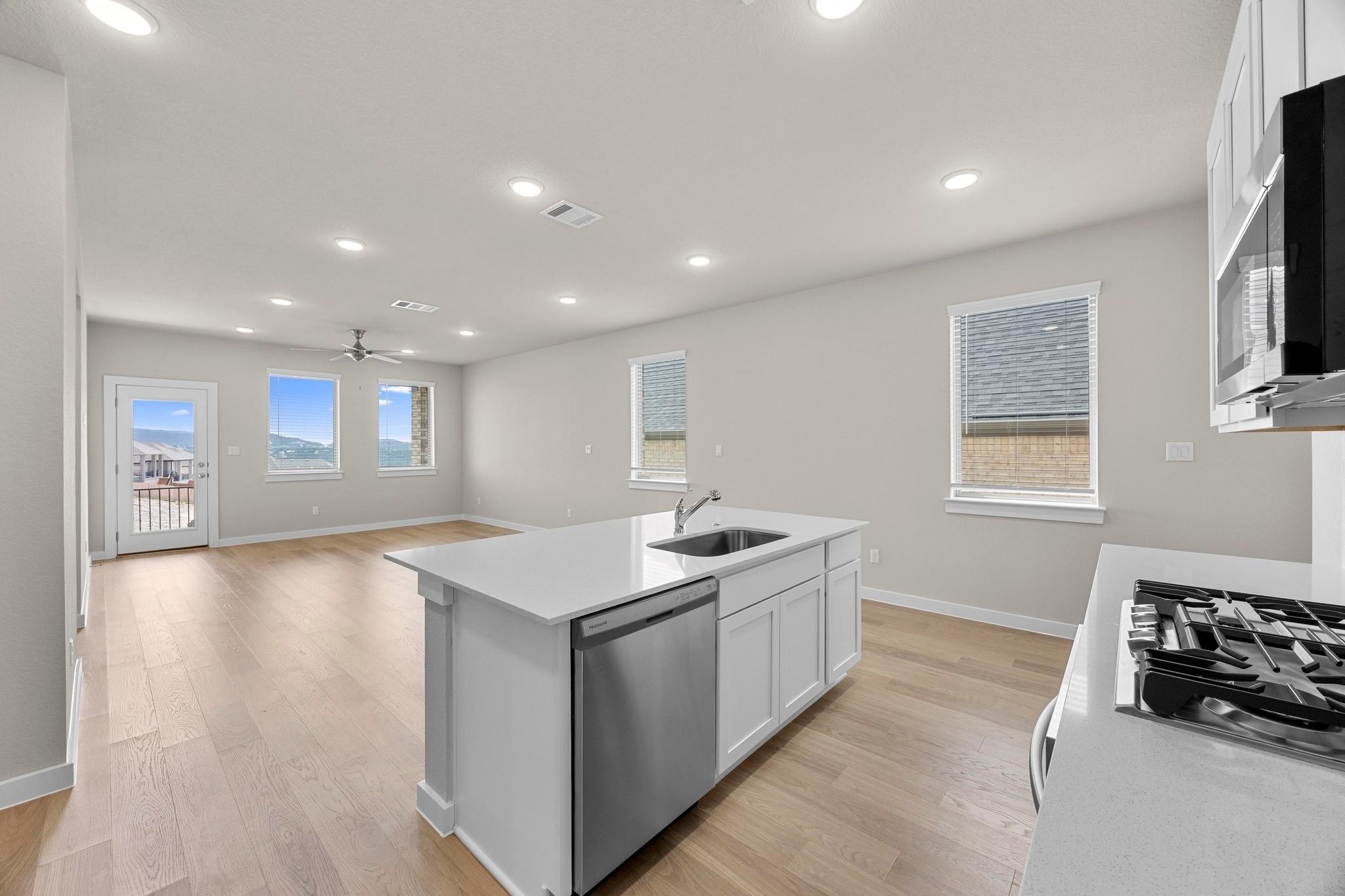 8013 Shining Flor Run, Lago Vista, TX 78645