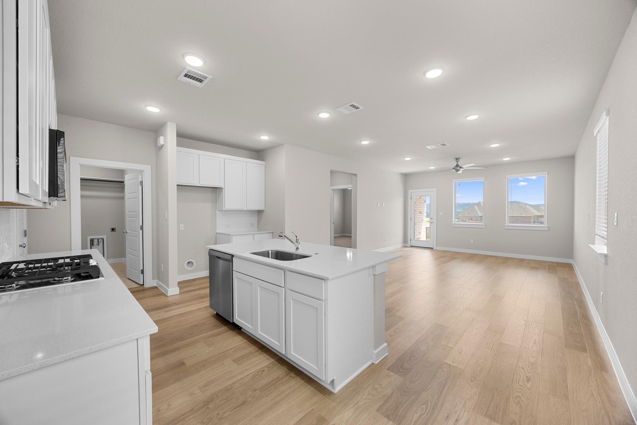 8013 Shining Flor Run, Lago Vista, TX 78645