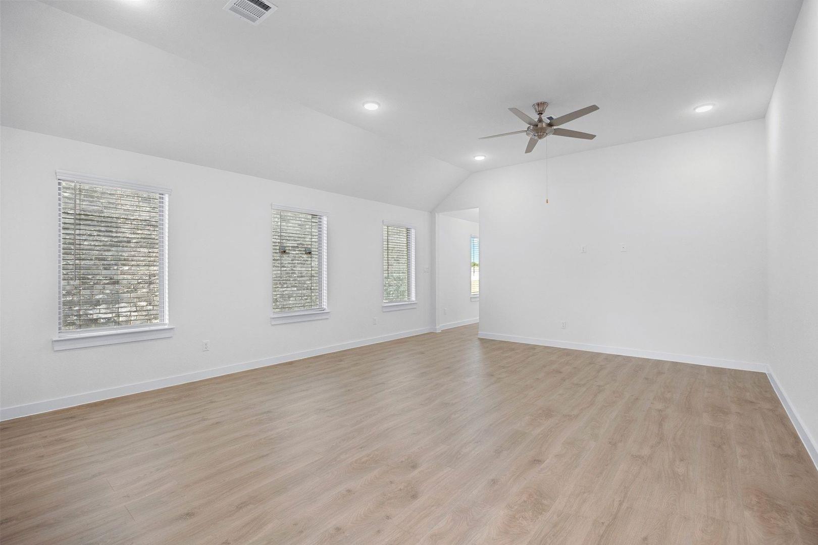 8007 Shining Flor Ln, Lago Vista, TX 78645