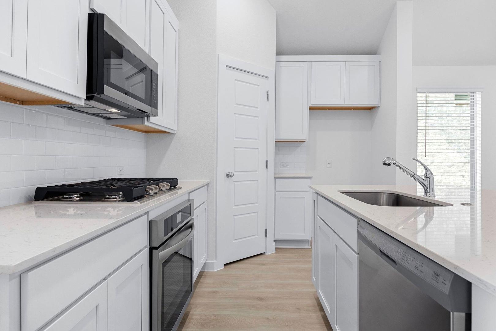 8007 Shining Flor Ln, Lago Vista, TX 78645