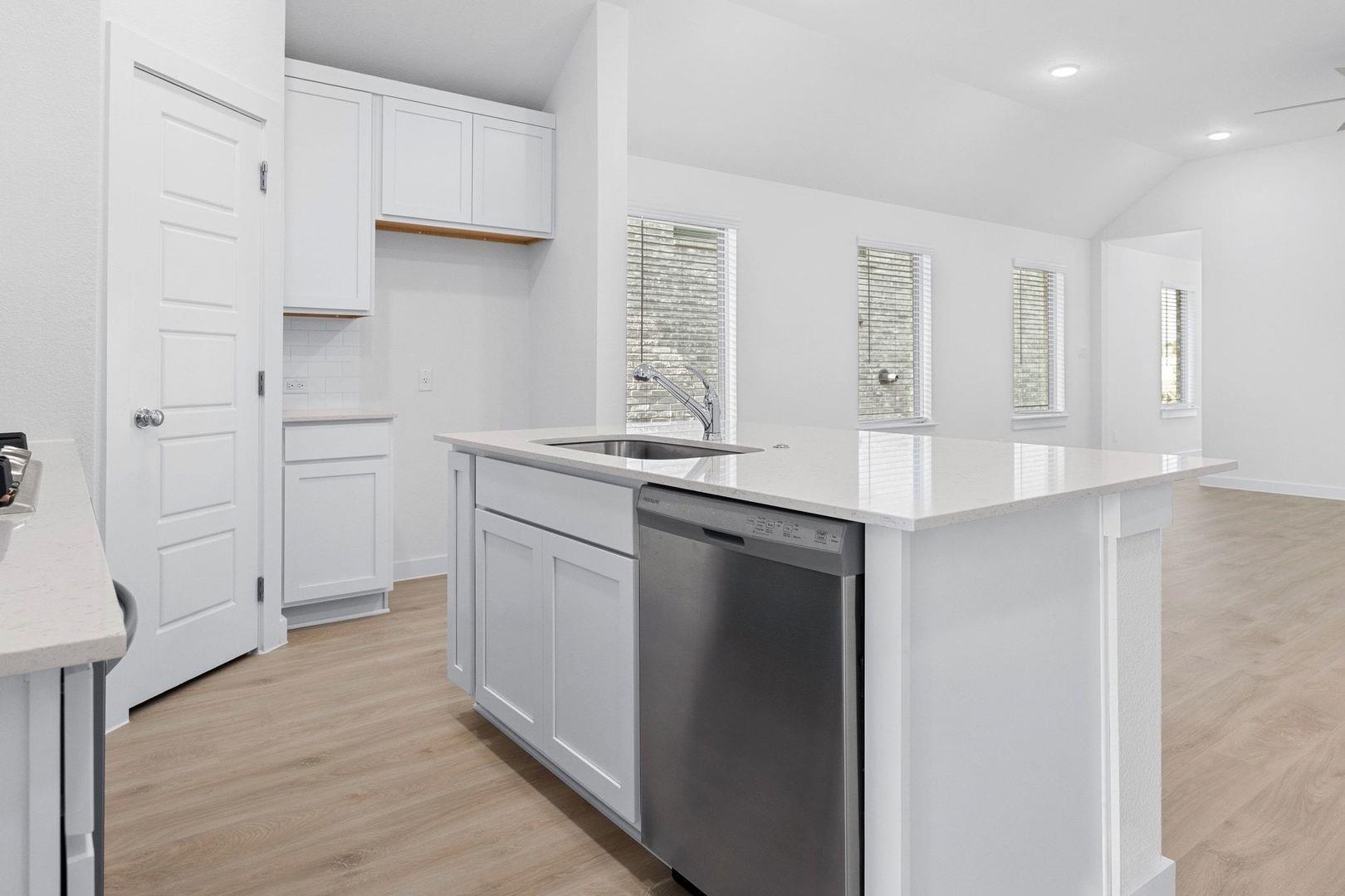 8007 Shining Flor Ln, Lago Vista, TX 78645