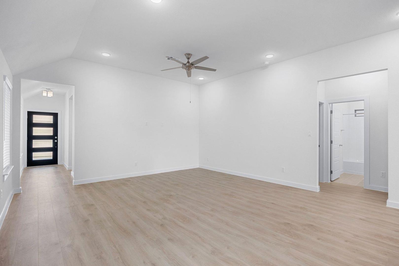 8007 Shining Flor Ln, Lago Vista, TX 78645