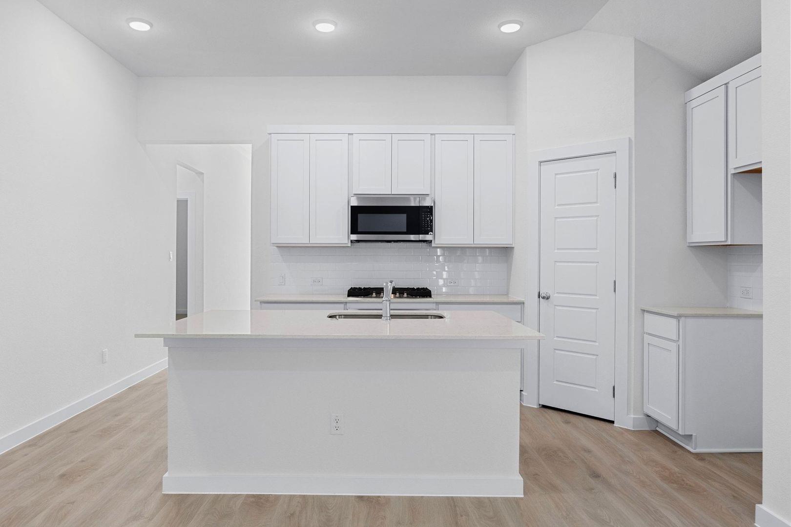 8007 Shining Flor Ln, Lago Vista, TX 78645