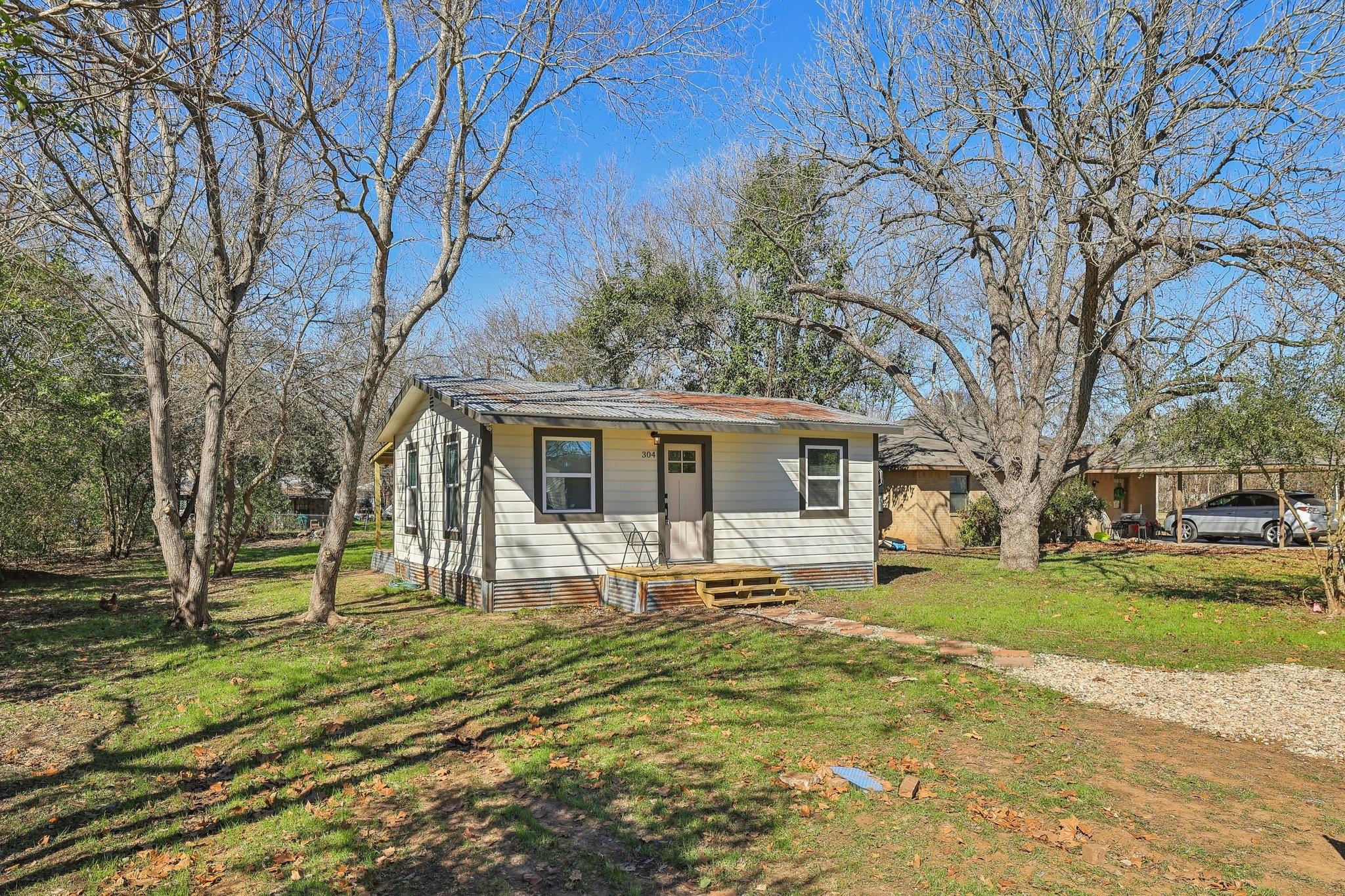 304 Harris St, Smithville, TX 78957