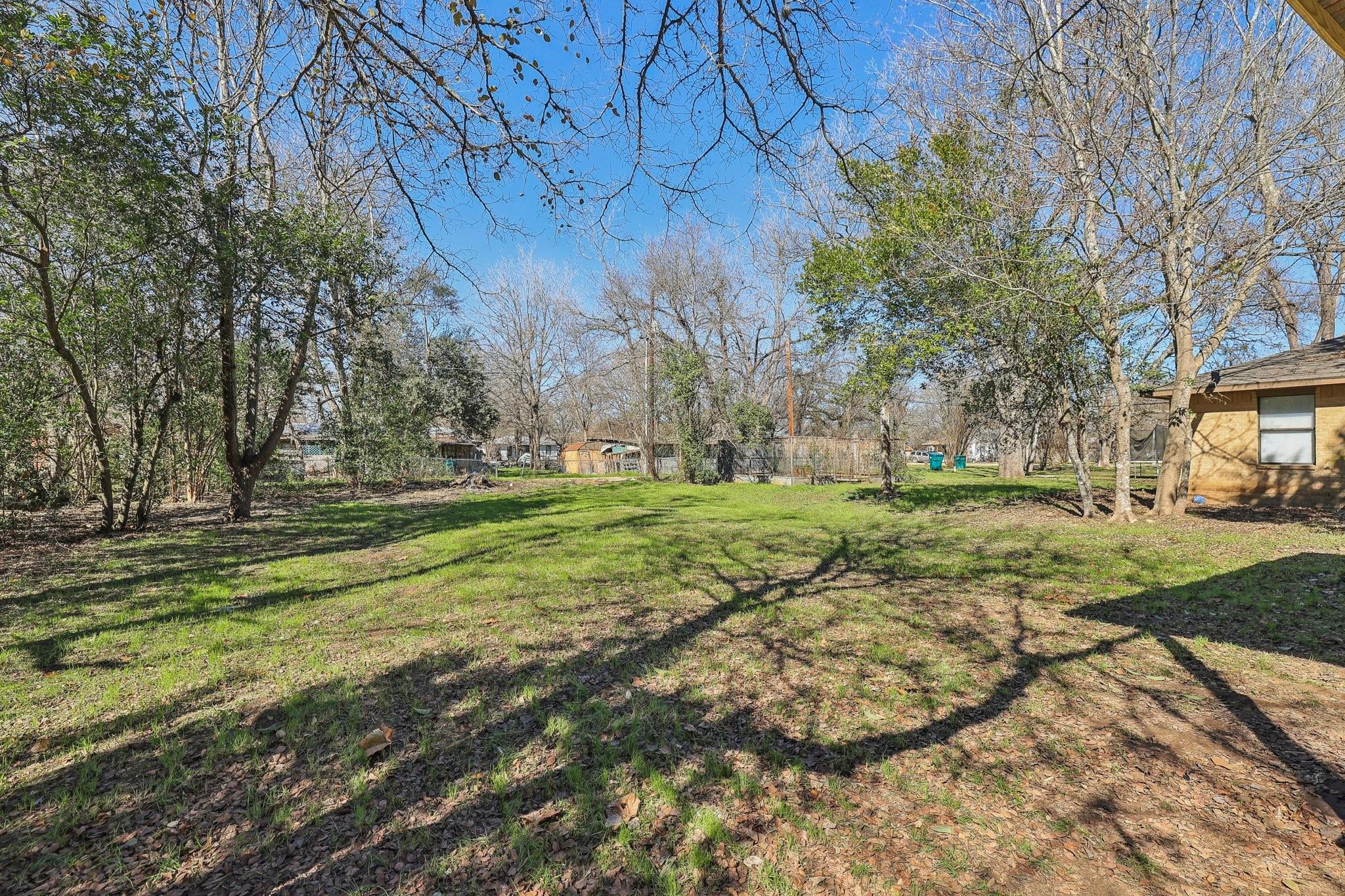 304 Harris St, Smithville, TX 78957