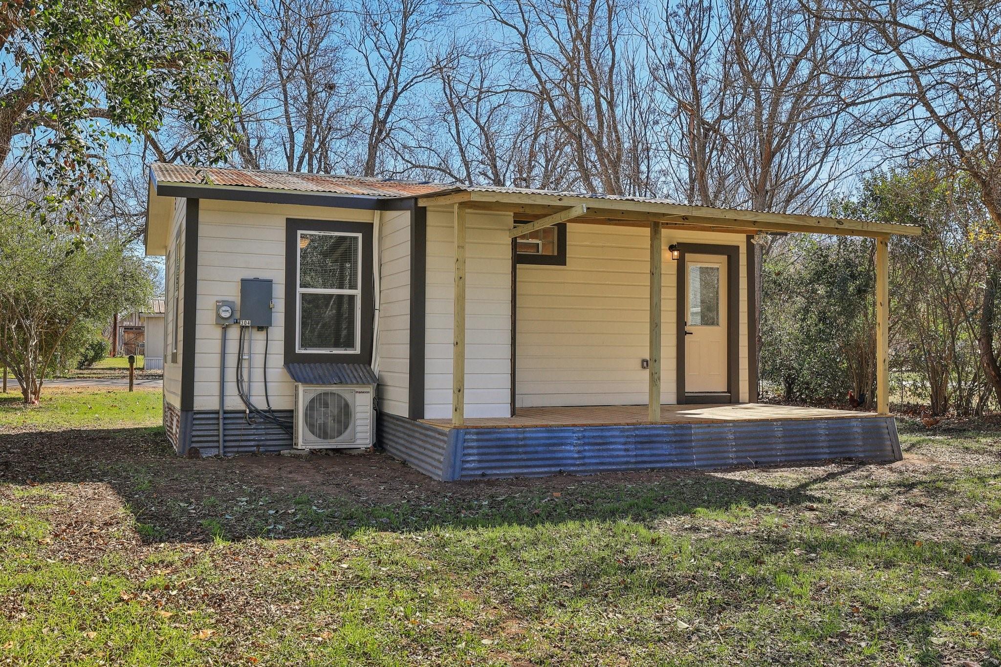 304 Harris St, Smithville, TX 78957