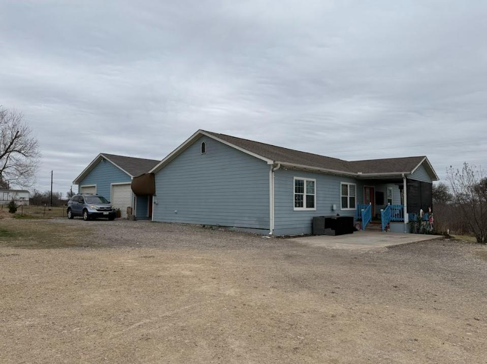 622 Longhollow Rd, Dale, TX 78616