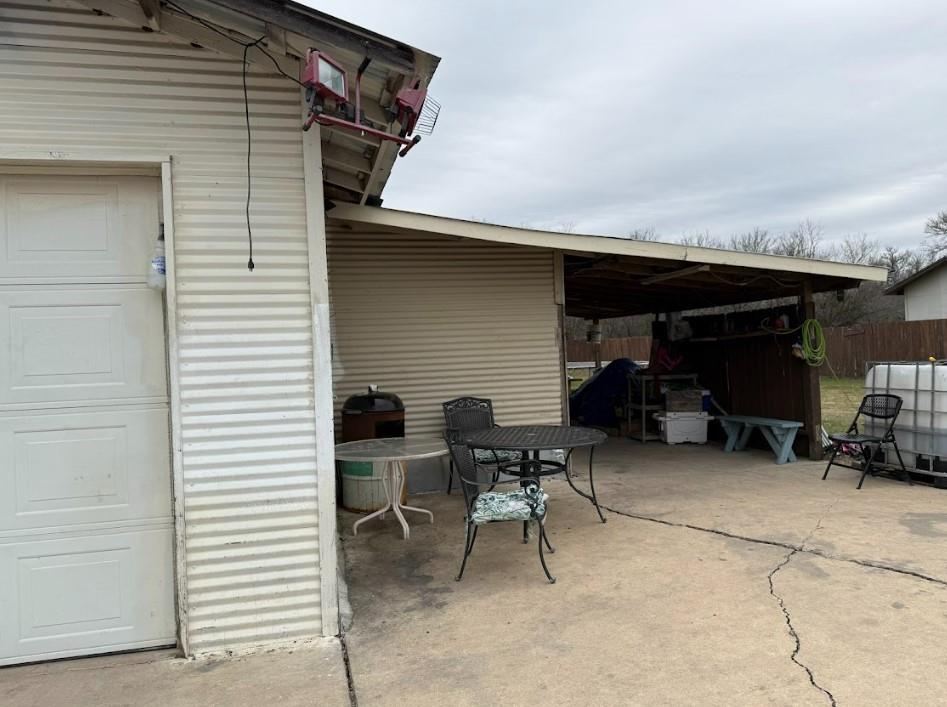 622 Longhollow Rd, Dale, TX 78616