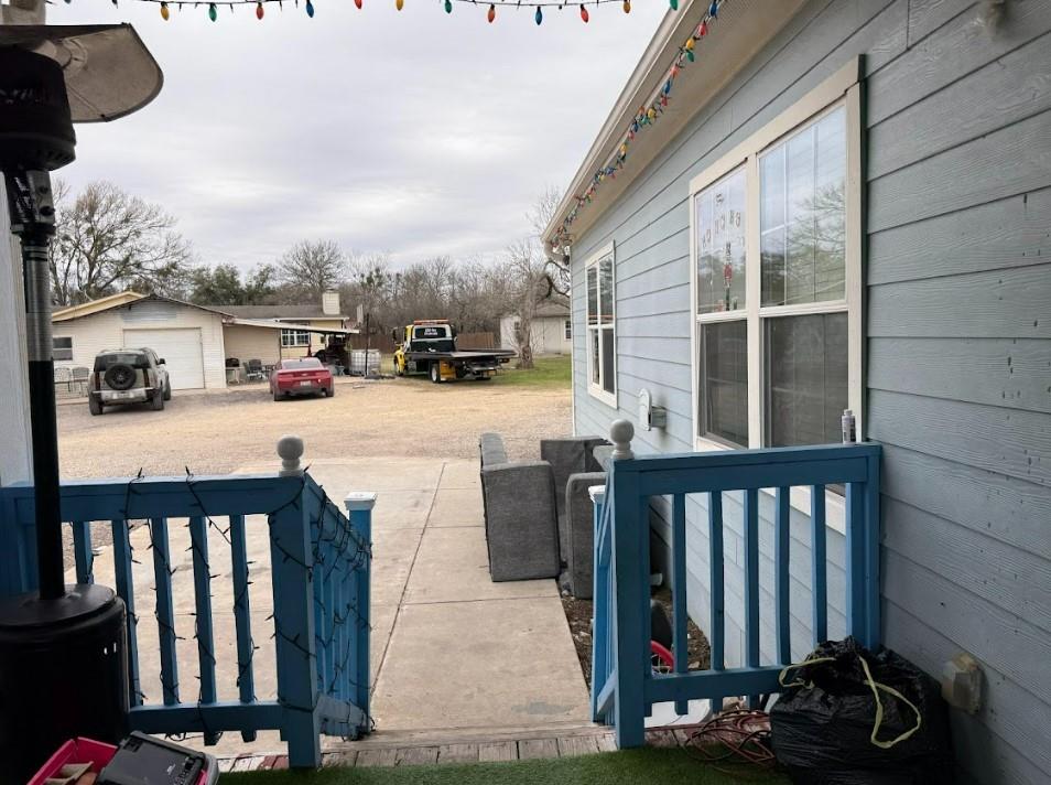 622 Longhollow Rd, Dale, TX 78616