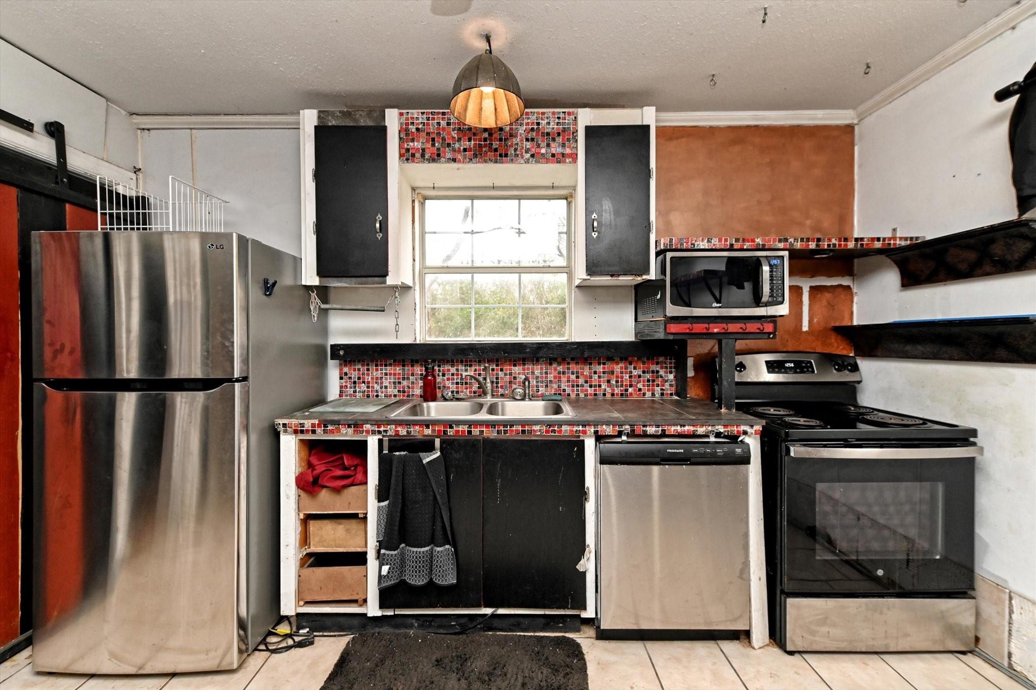 206 M L K Dr # B, Elgin, TX 78621