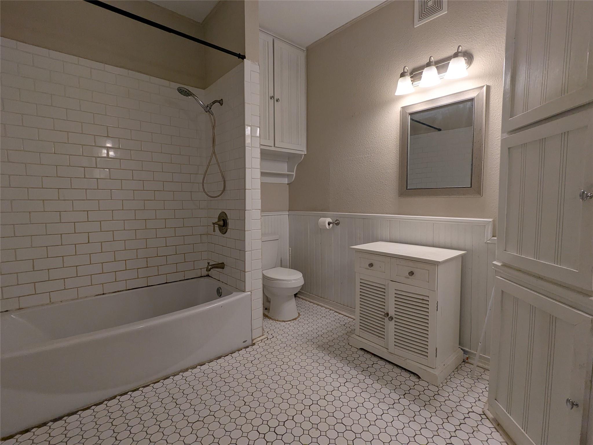 207 W 5th St, Lampasas, TX 76550