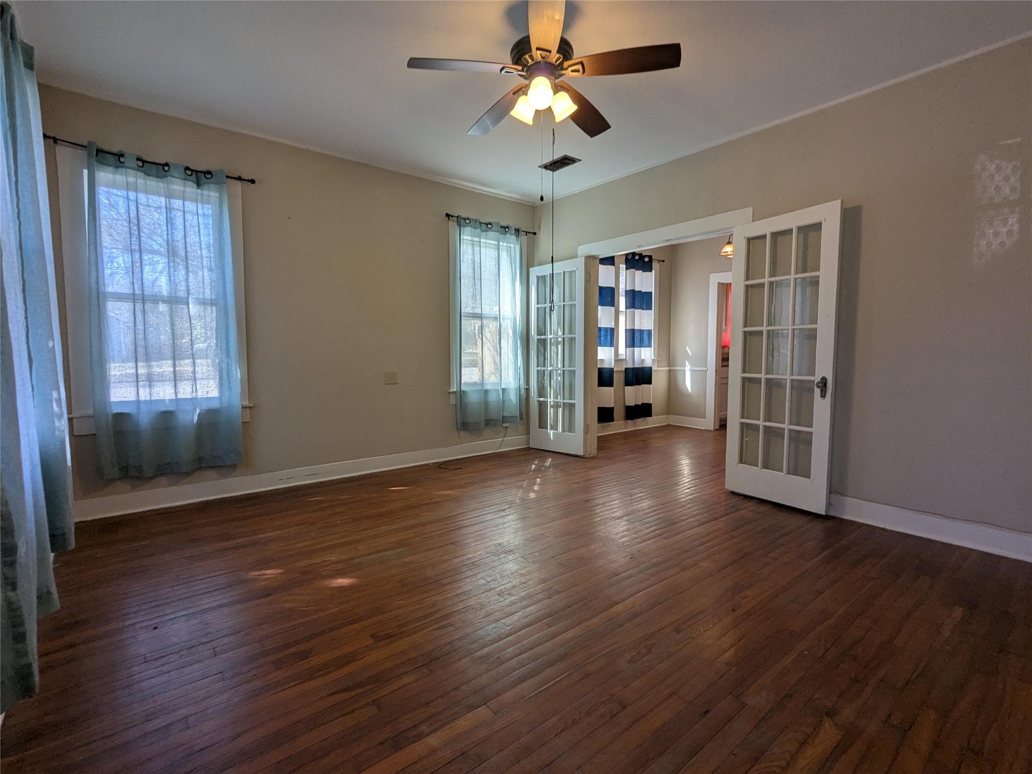 207 W 5th St, Lampasas, TX 76550