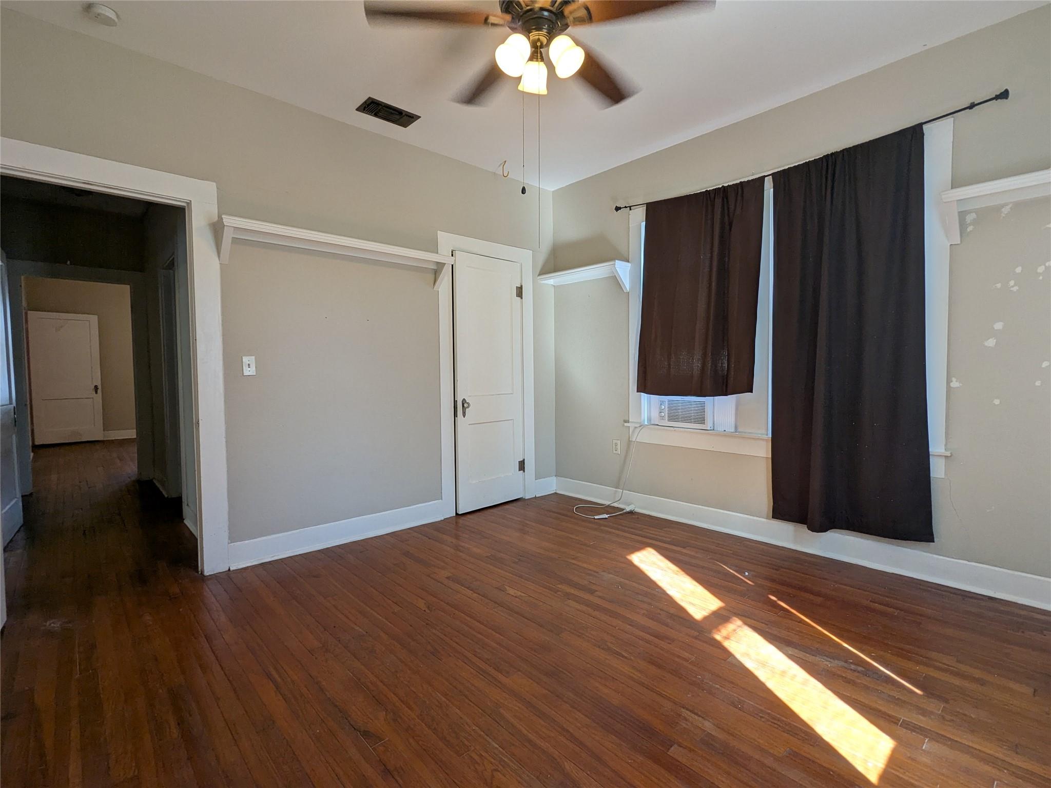 207 W 5th St, Lampasas, TX 76550