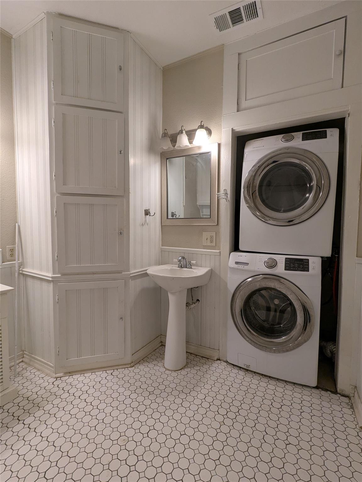 207 W 5th St, Lampasas, TX 76550