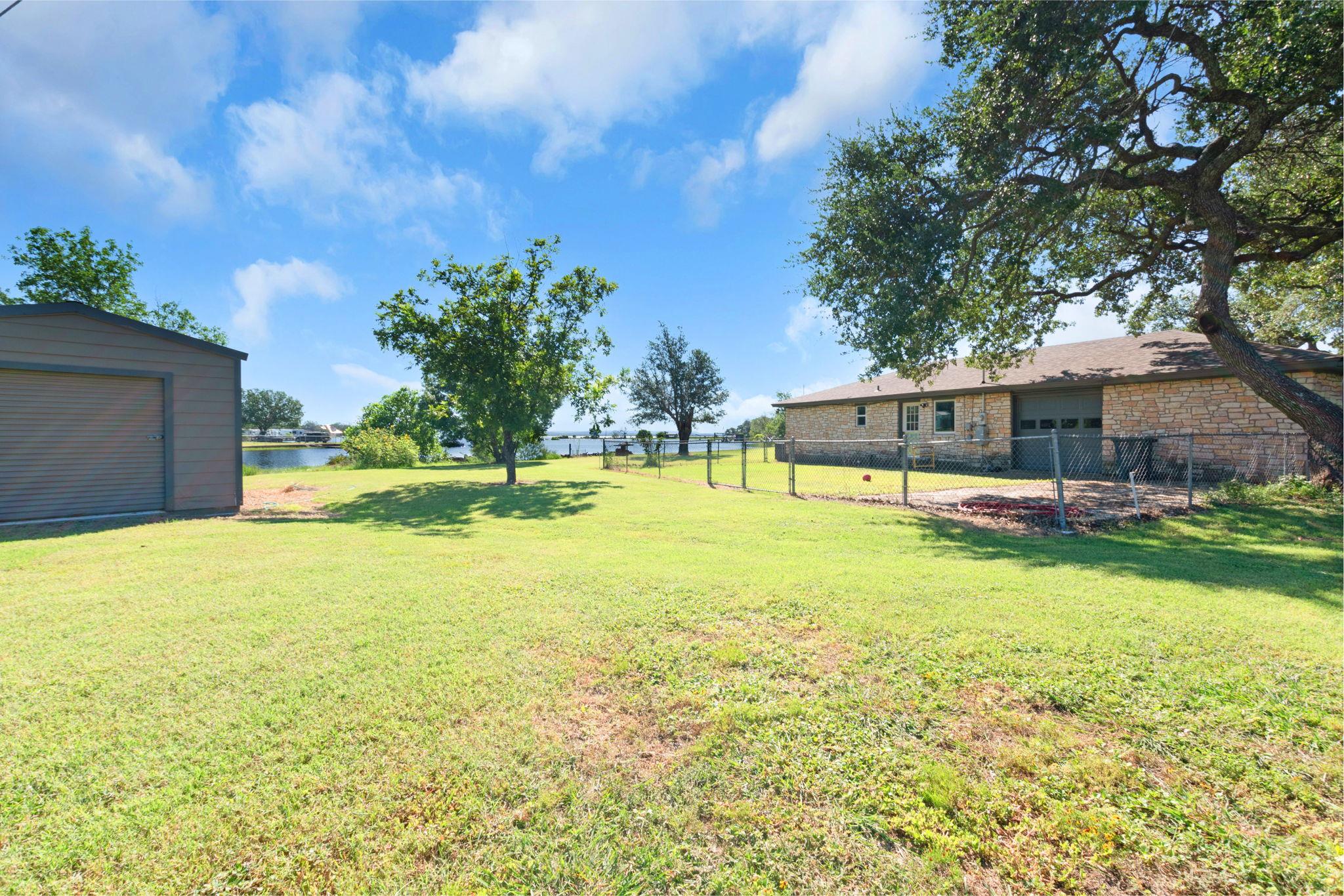 208 Iris Ln, Buchanan Dam, TX 78609