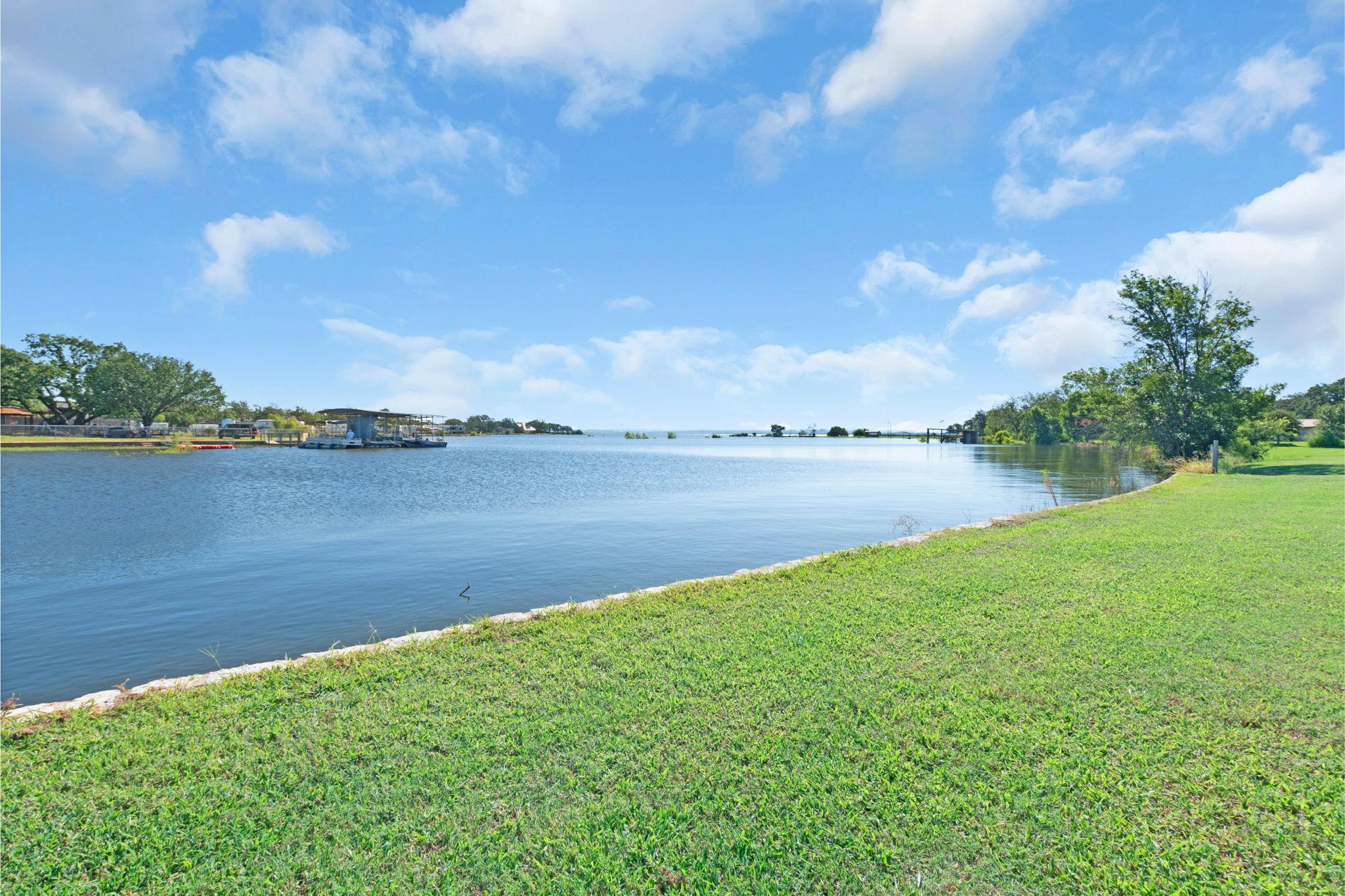 208 Iris Ln, Buchanan Dam, TX 78609