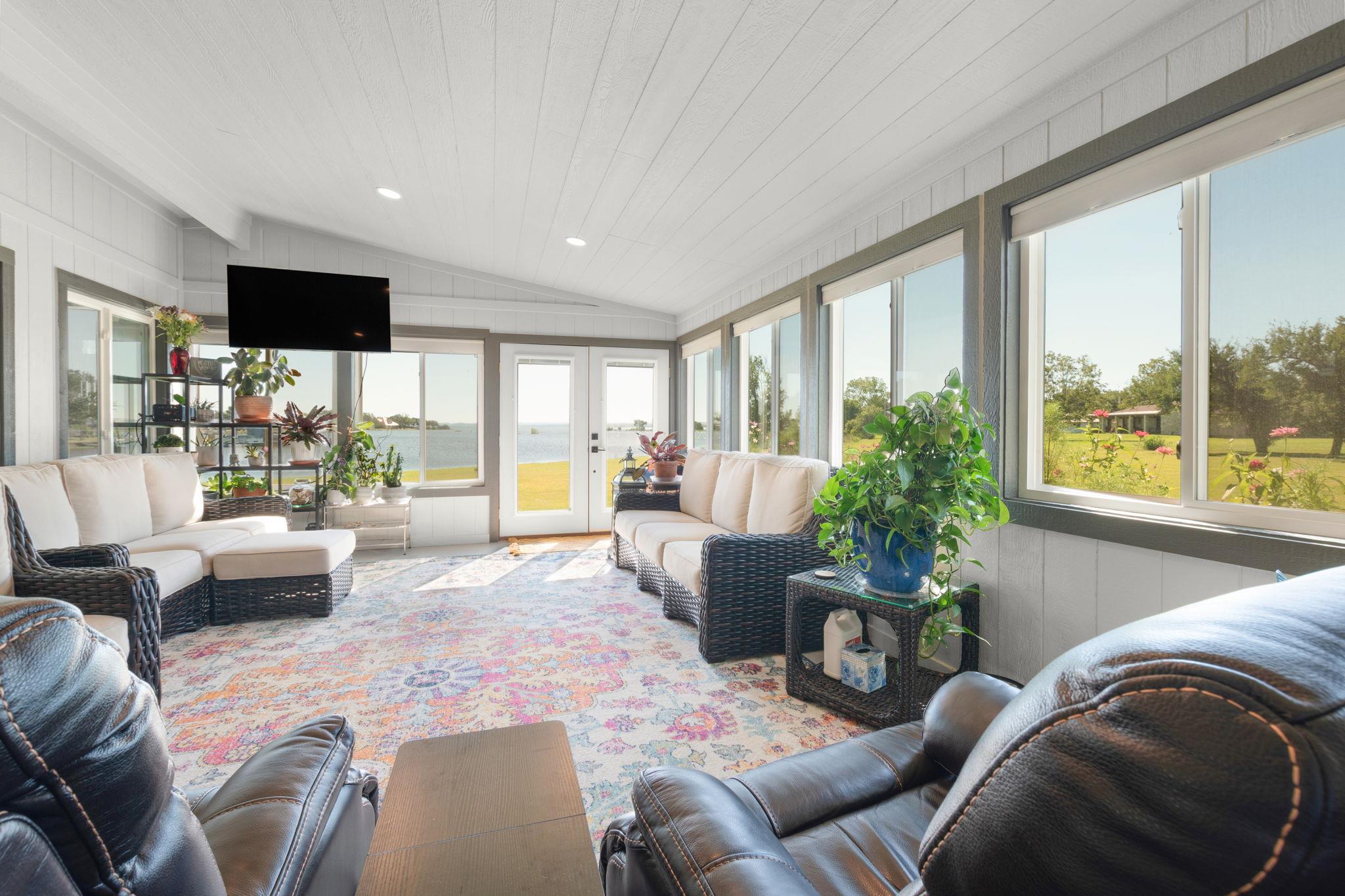 208 Iris Ln, Buchanan Dam, TX 78609