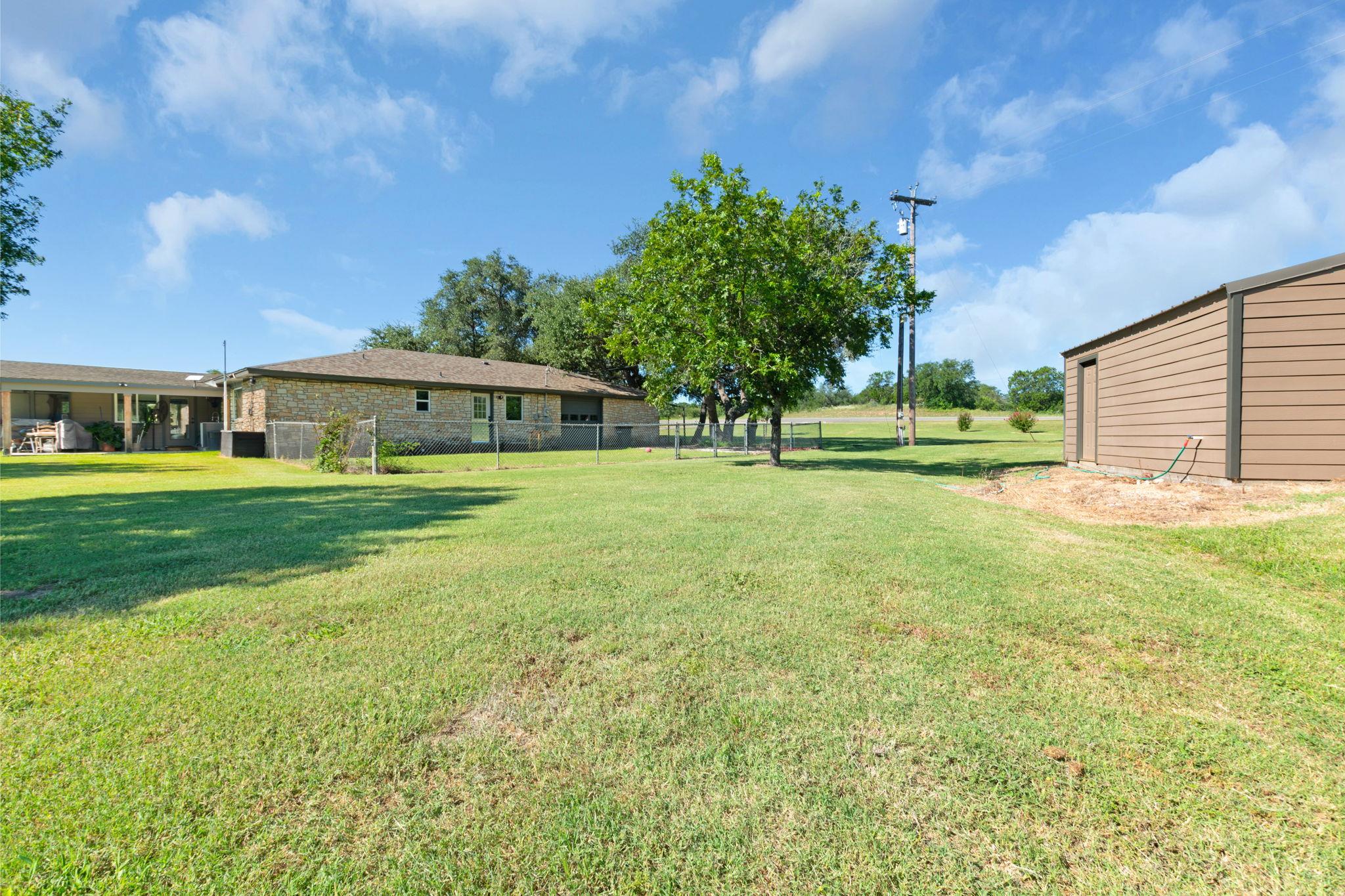 208 Iris Ln, Buchanan Dam, TX 78609