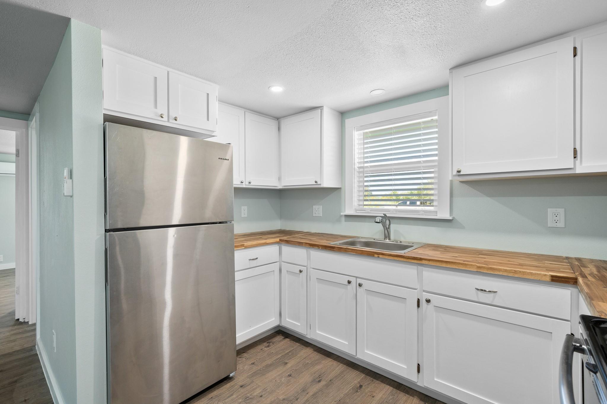 248 Post Oak Ln, Rockport, TX 78382