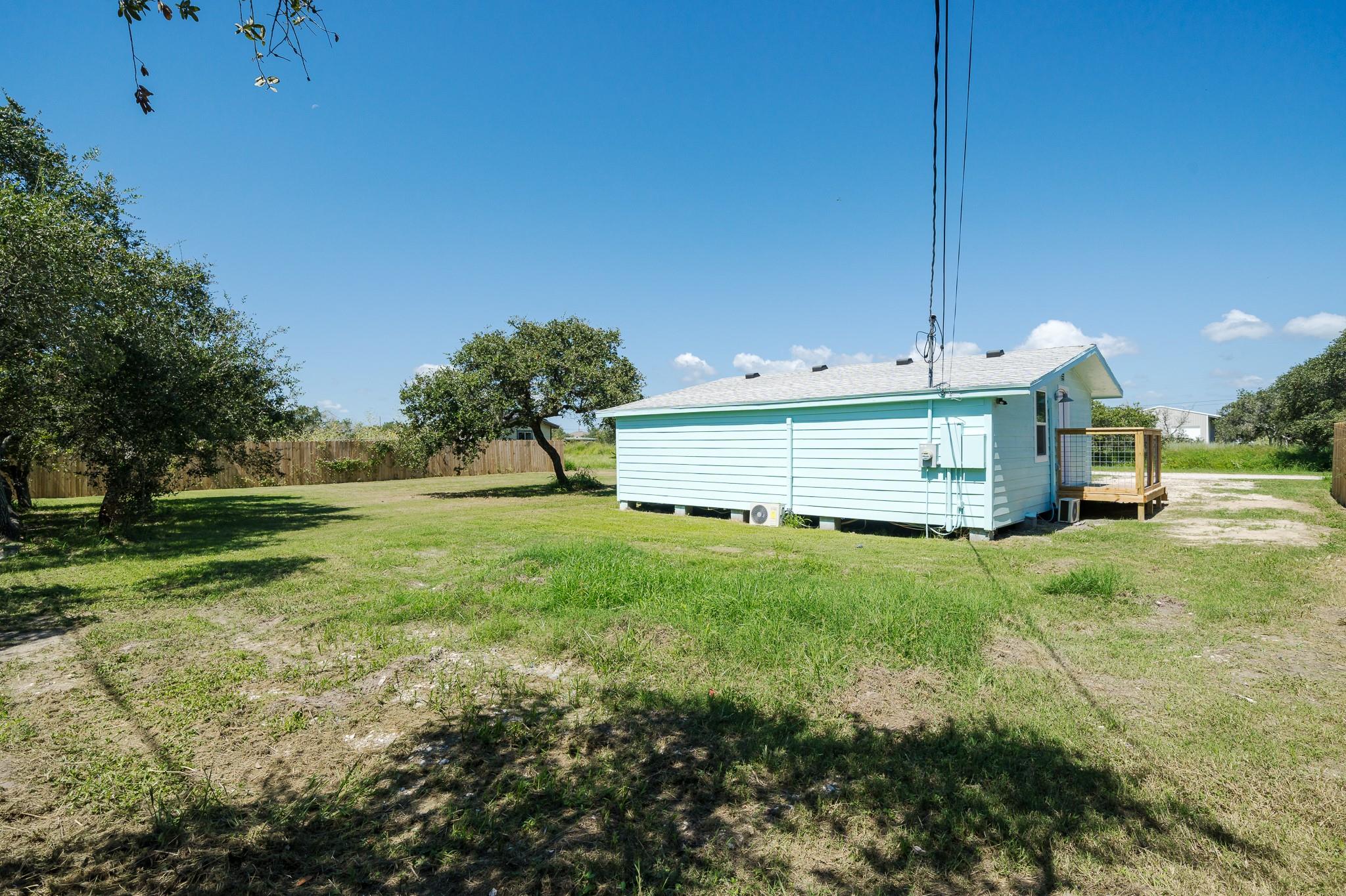 248 Post Oak Ln, Rockport, TX 78382