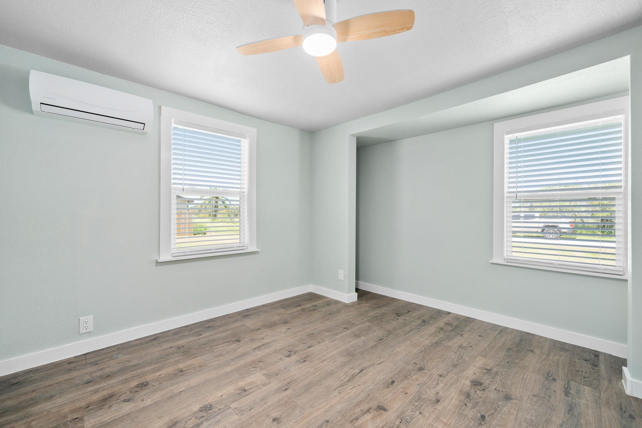 248 Post Oak Ln, Rockport, TX 78382