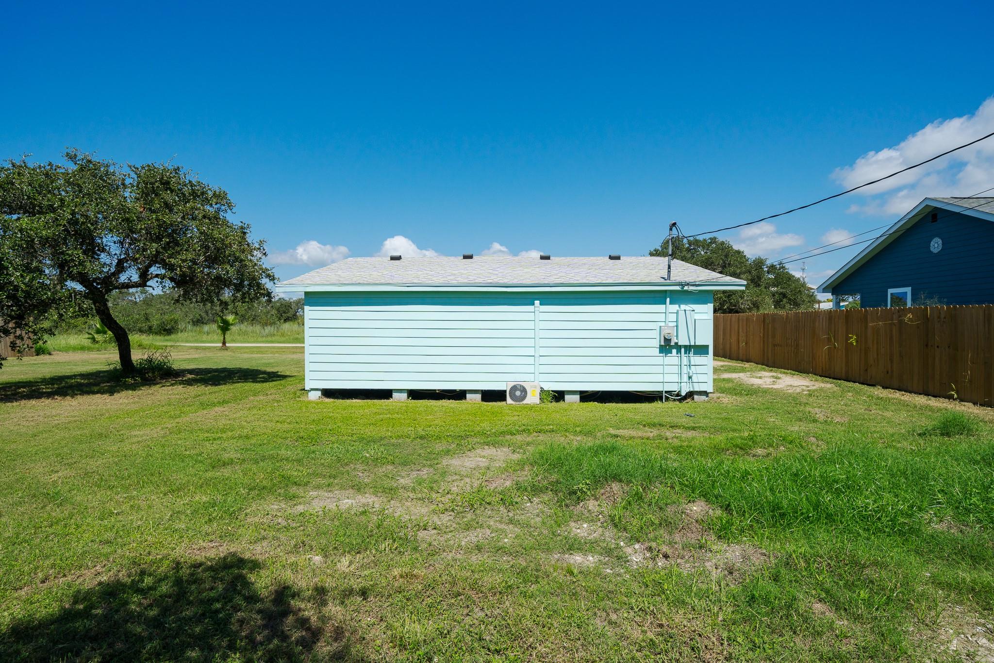 248 Post Oak Ln, Rockport, TX 78382