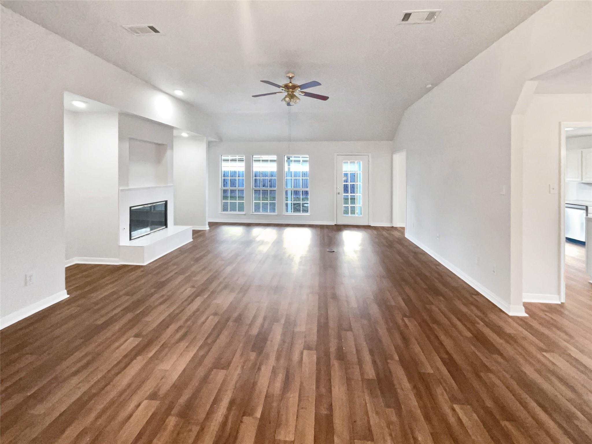 2005 Lark Ln, Taylor, TX 76574