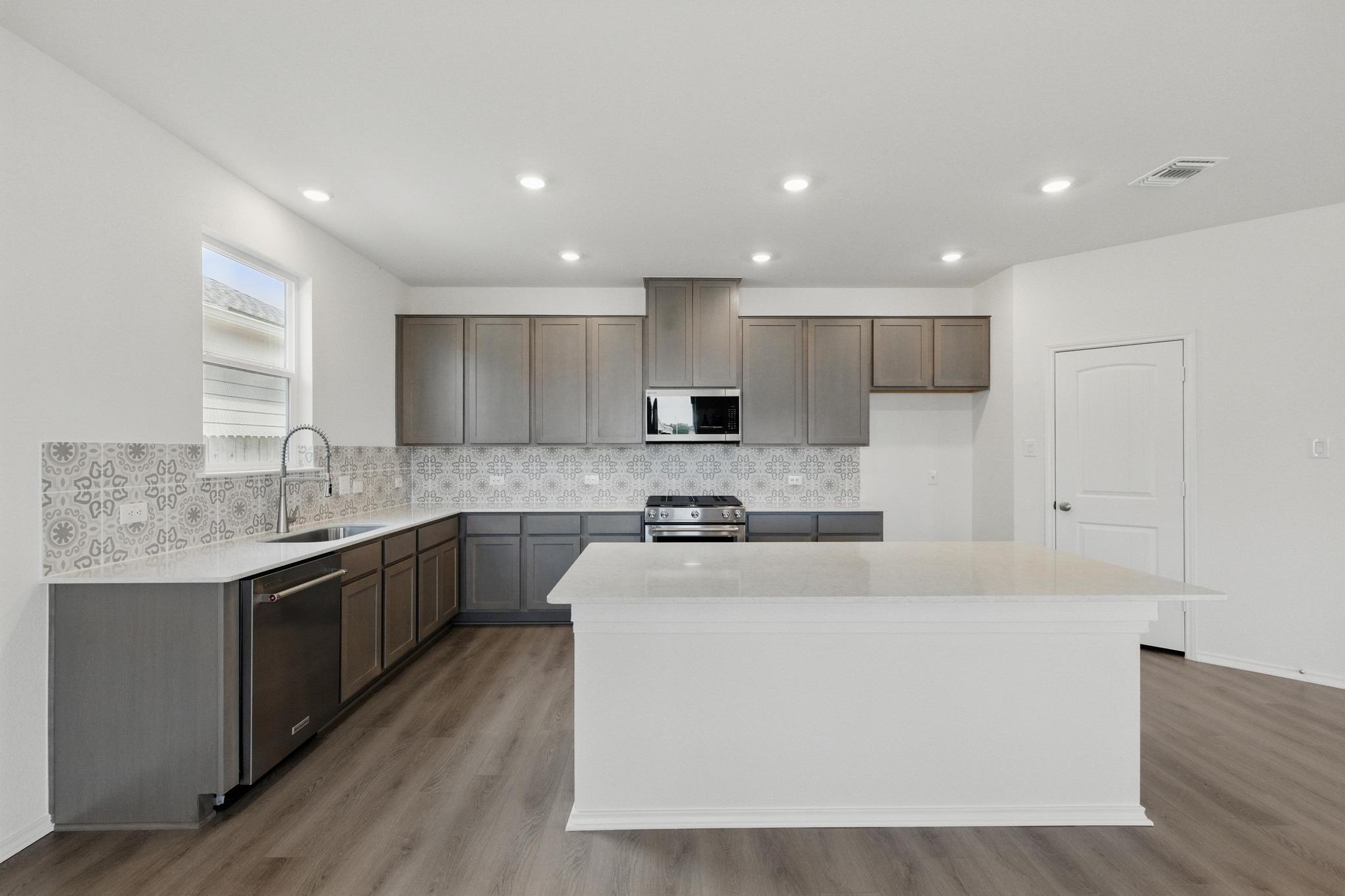 1705 Garlock Dr, Leander, TX 78641