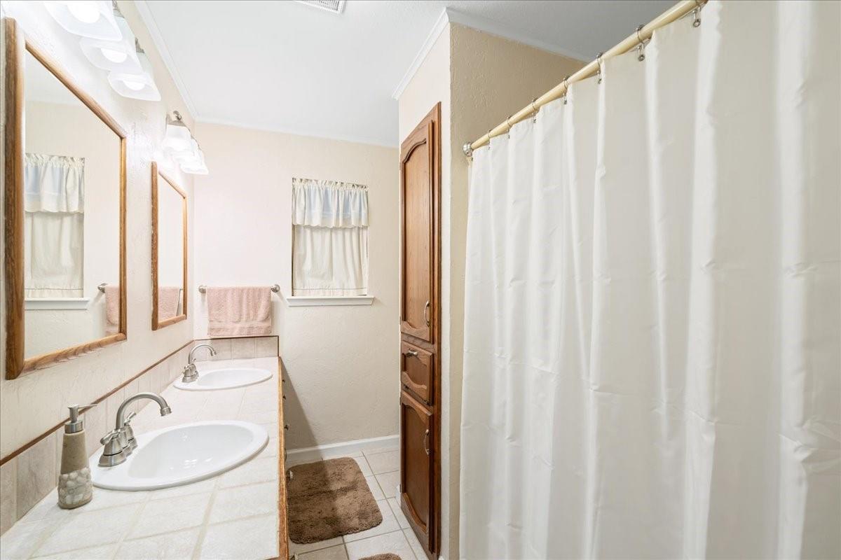 20 Saddle Rock Rdg, Wimberley, TX 78676