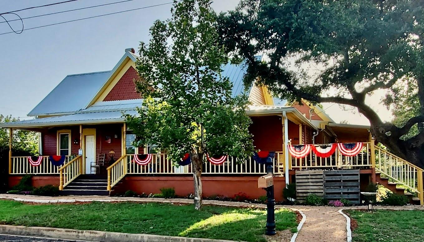 1307 WRIGHT St, Llano, TX 78643