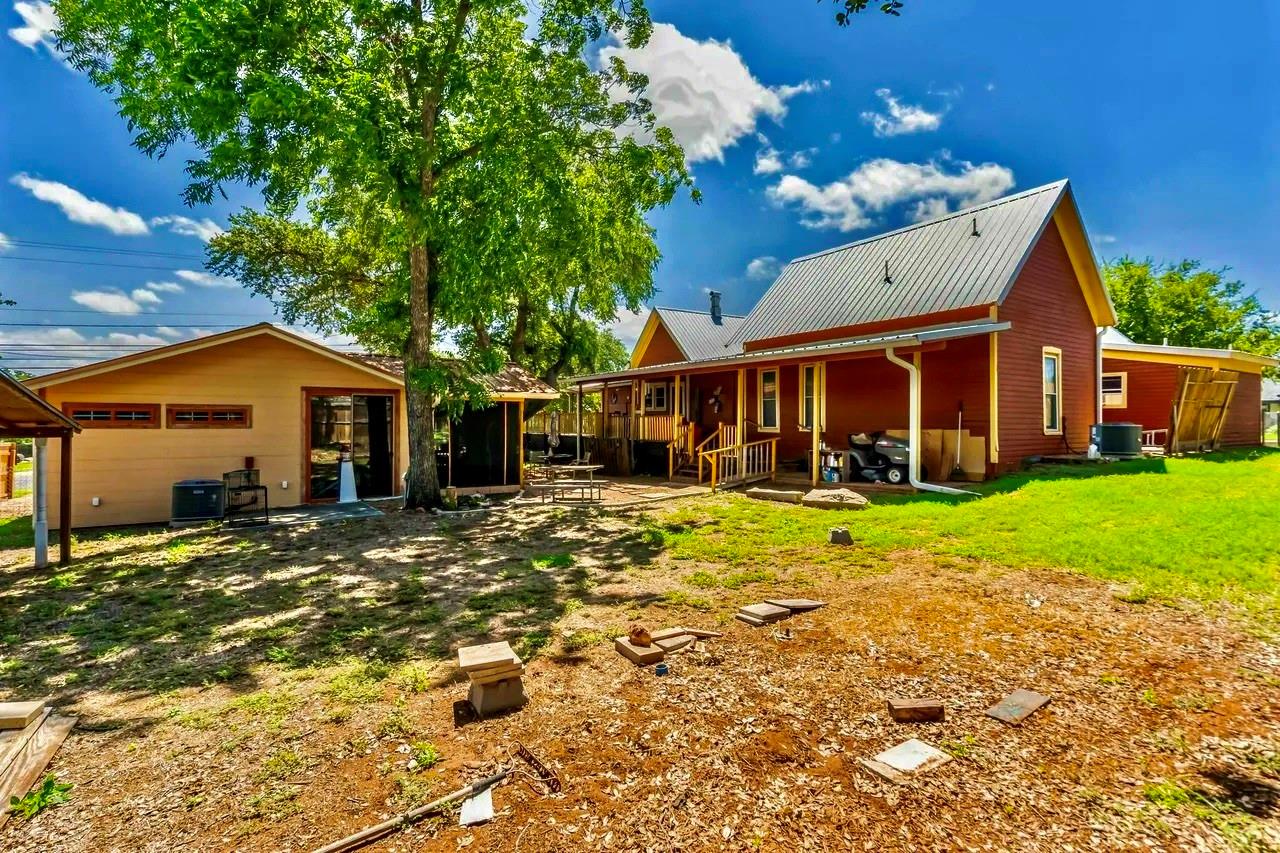 1307 WRIGHT St, Llano, TX 78643