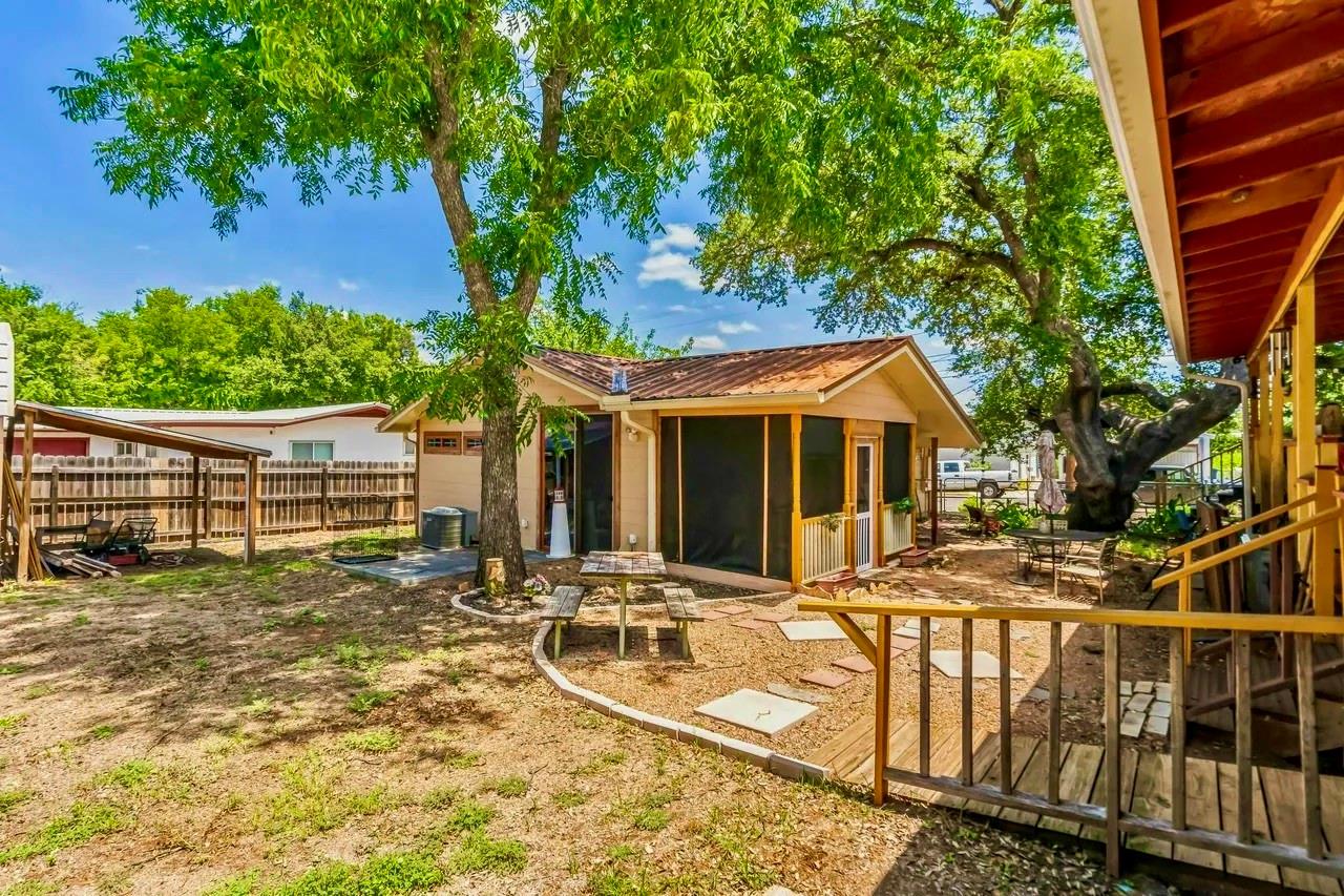 1307 WRIGHT St, Llano, TX 78643